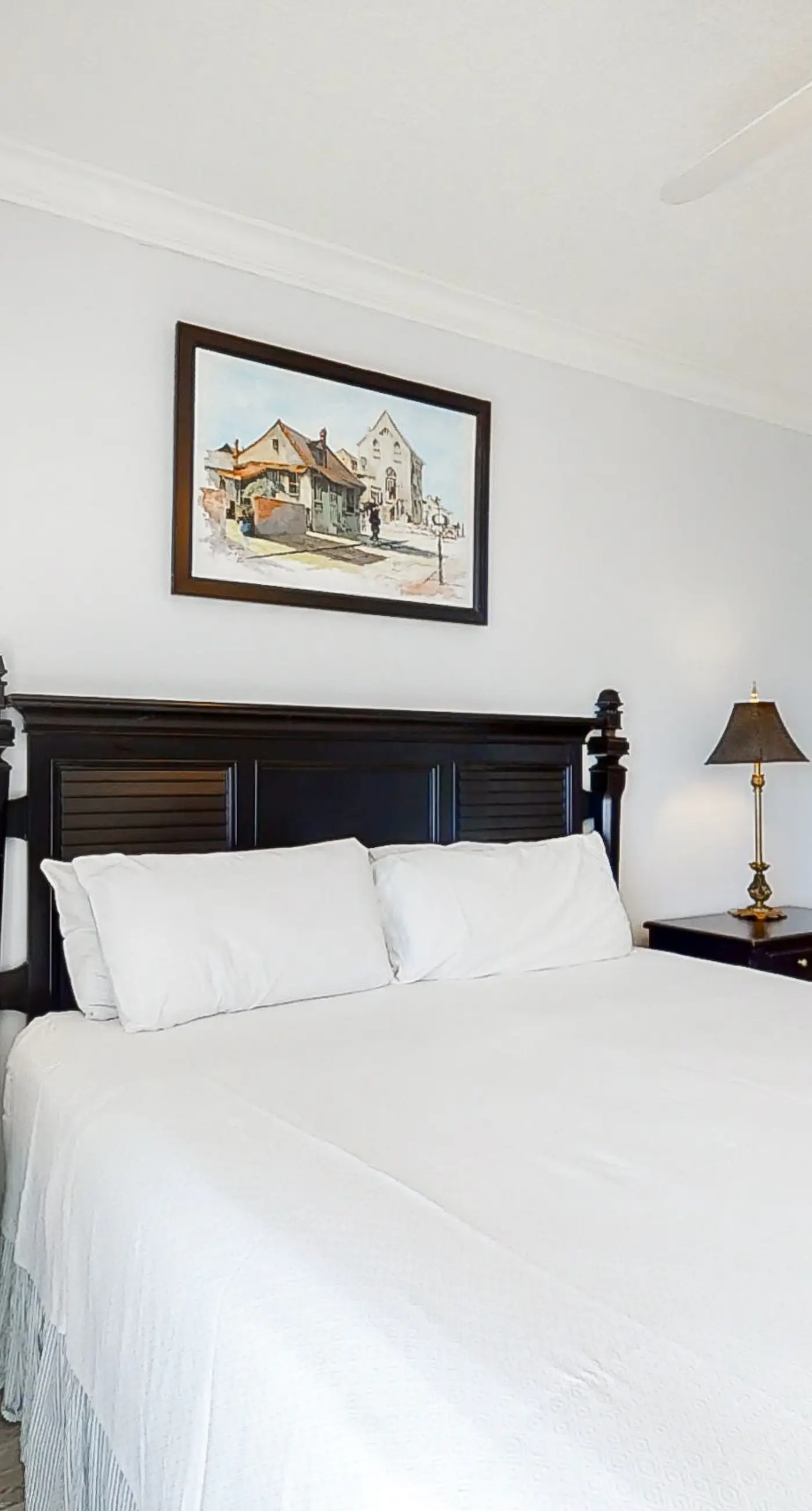 Beachfront Condo wLarge Balcony, Shared Hot Tub, Pool, Sauna, Free WiFi, AC