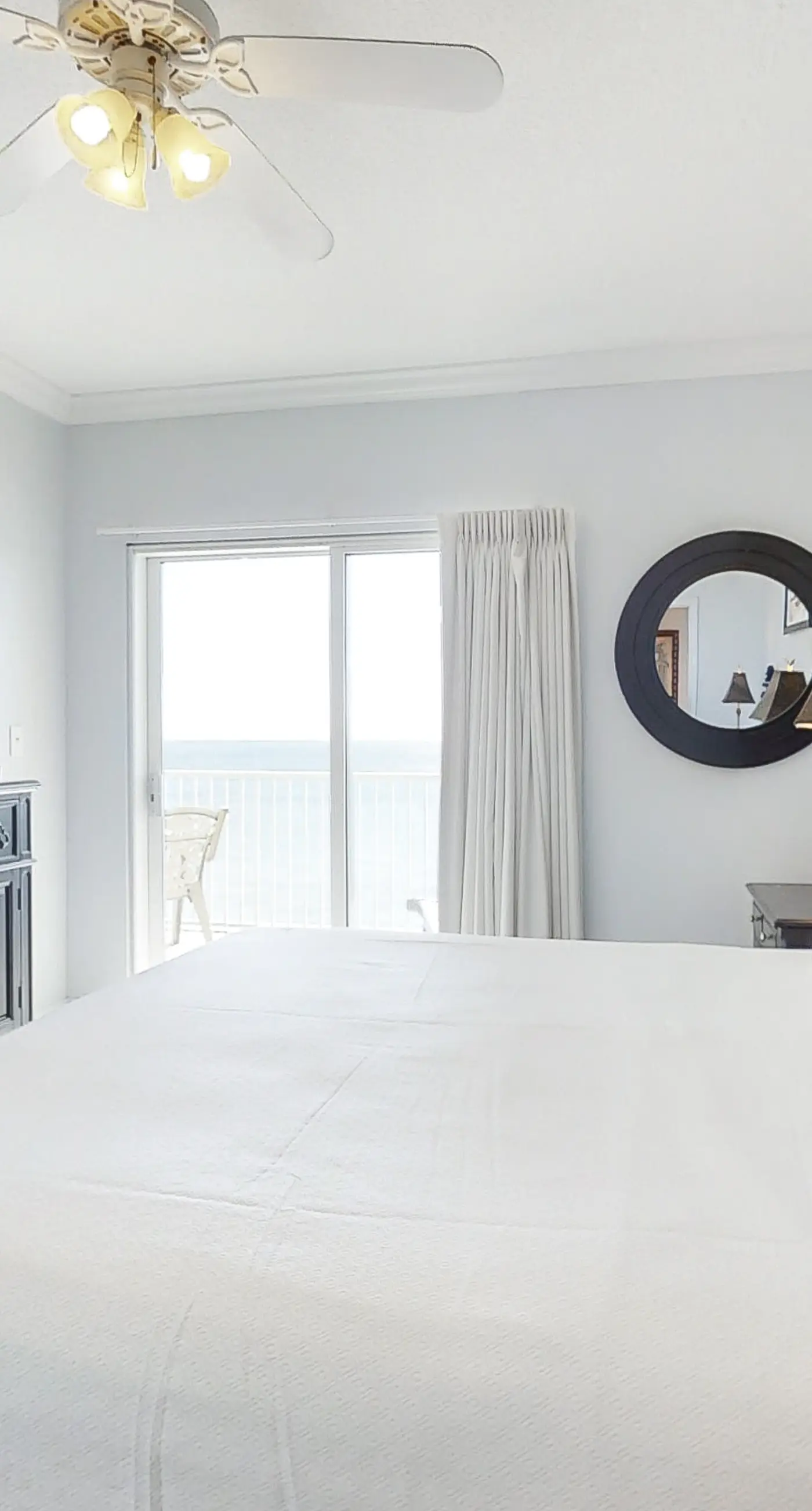 Beachfront Condo wLarge Balcony, Shared Hot Tub, Pool, Sauna, Free WiFi, AC