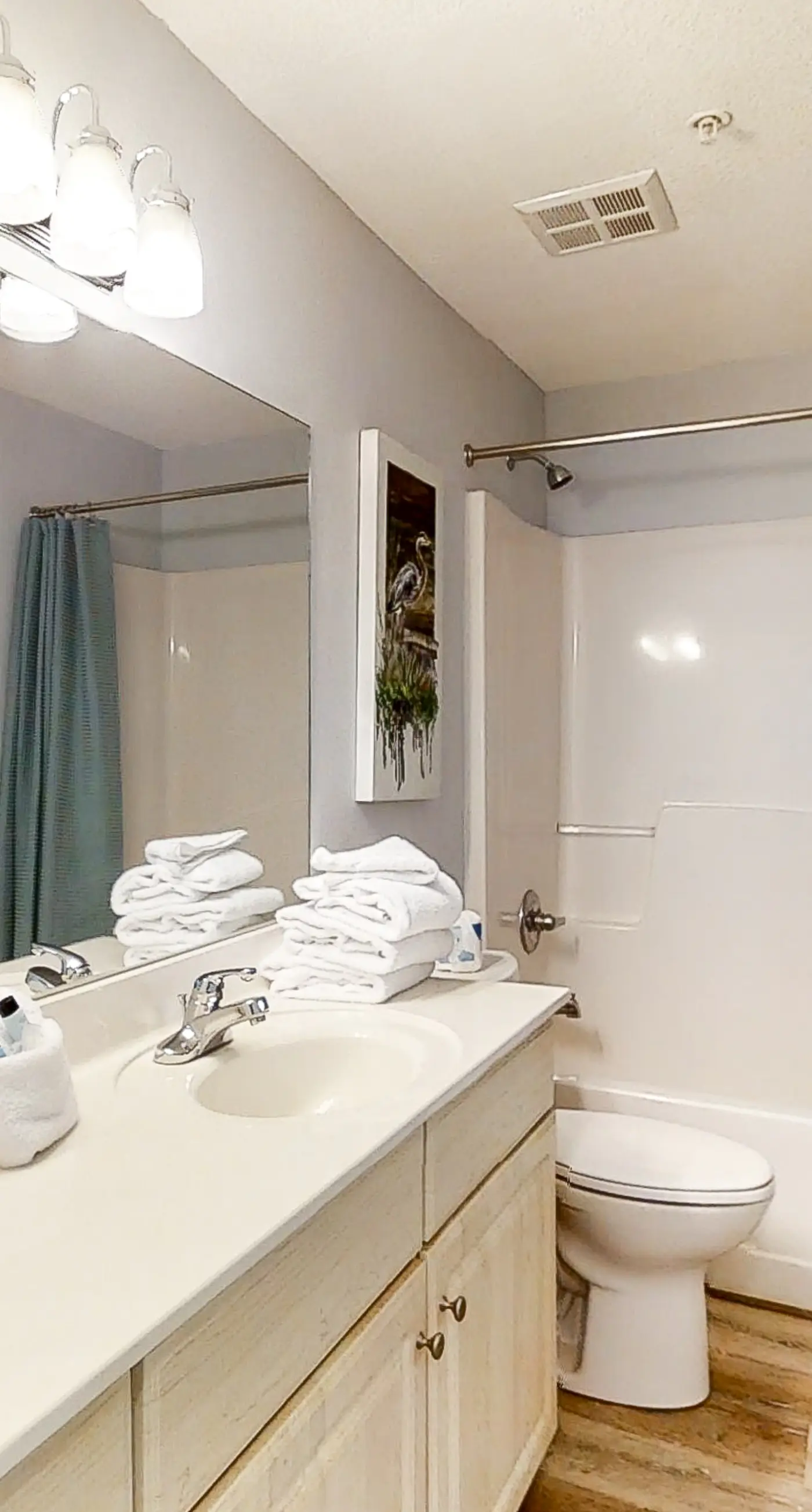 Beachfront Condo wLarge Balcony, Shared Hot Tub, Pool, Sauna, Free WiFi, AC