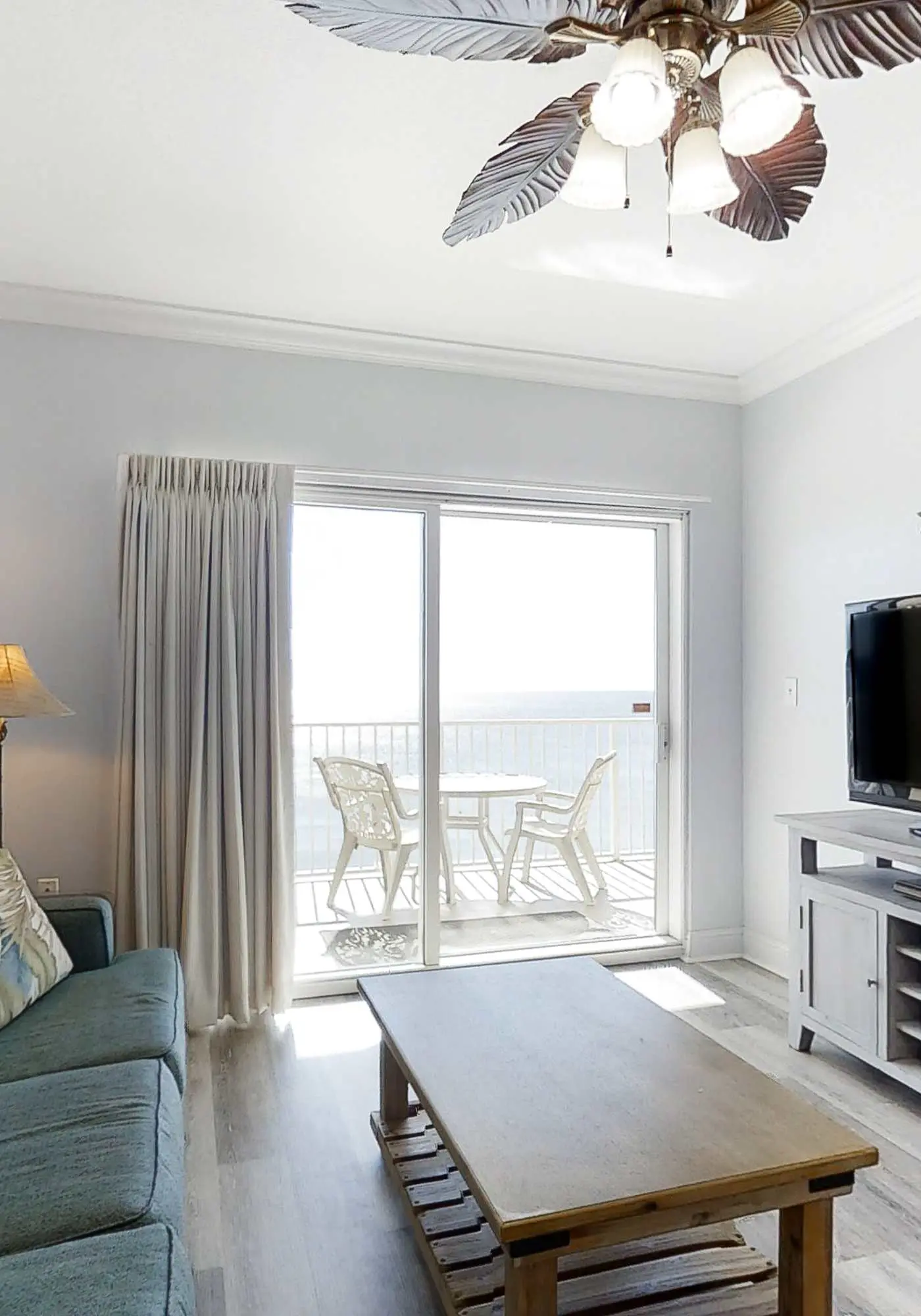Beachfront Condo wLarge Balcony, Shared Hot Tub, Pool, Sauna, Free WiFi, AC