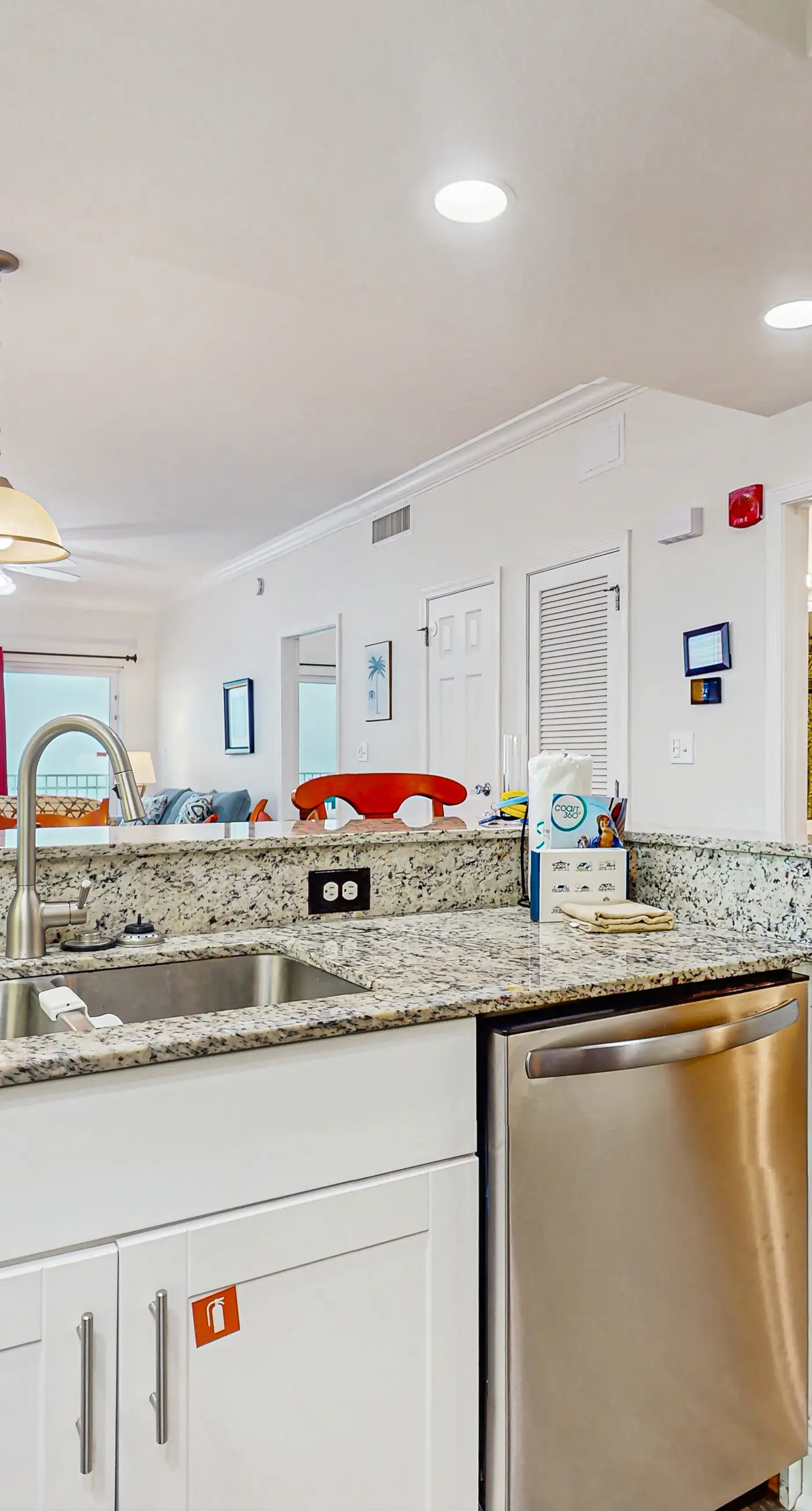 Corner Gulf/beachfront condo with pool, hot tub, sauna, & private balcony