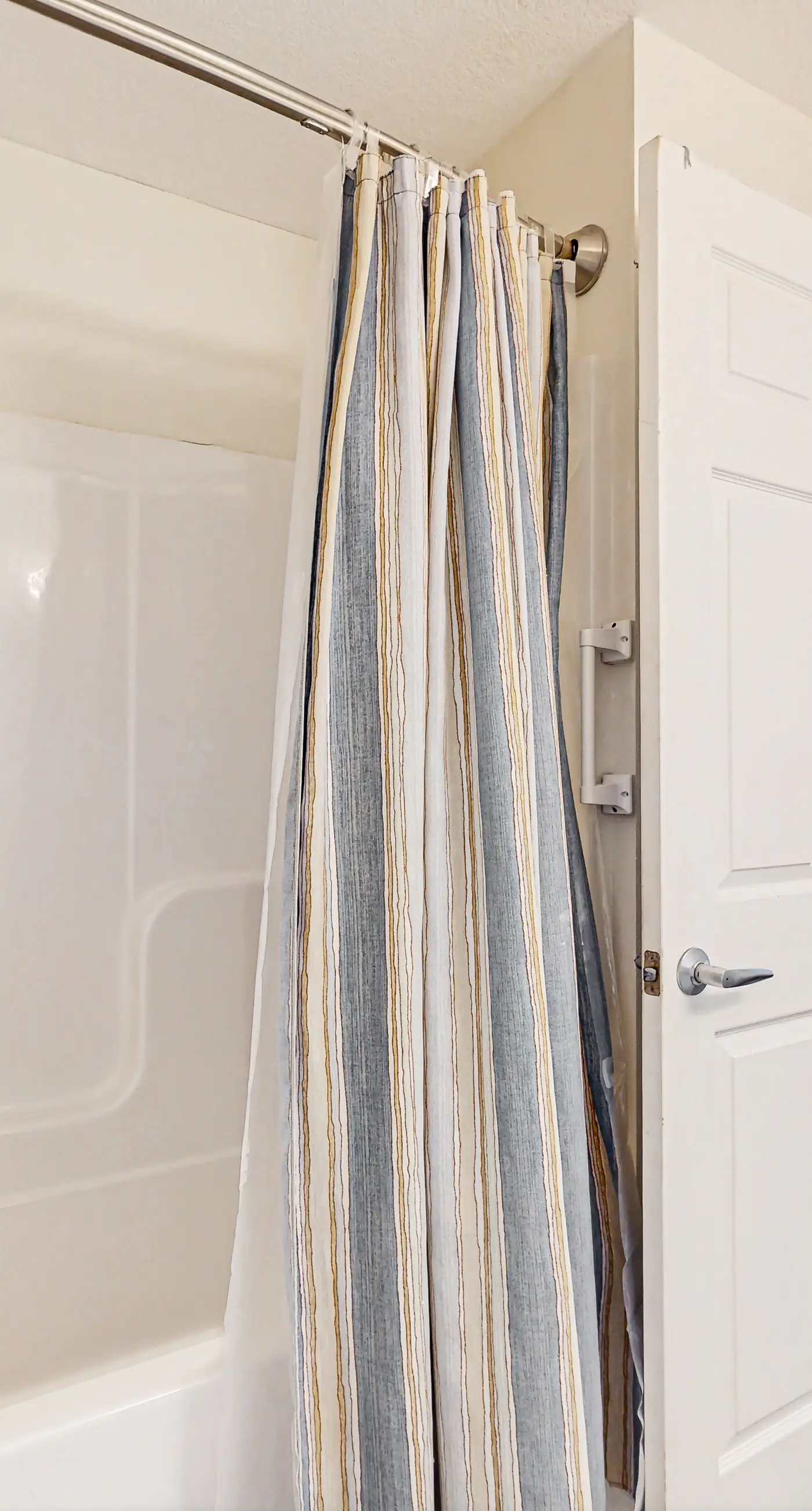 Corner Gulf/beachfront condo with pool, hot tub, sauna, & private balcony