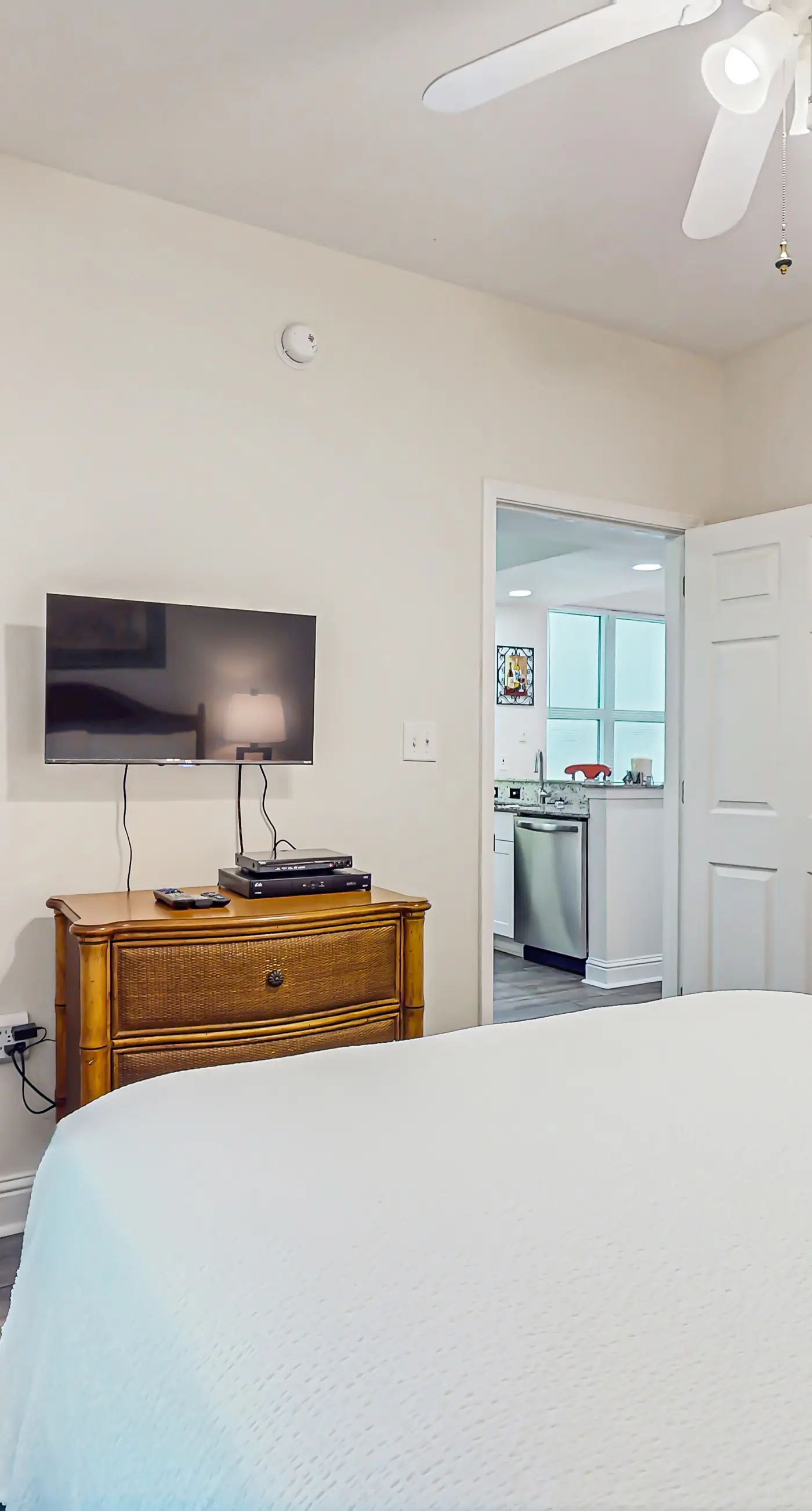 Corner Gulf/beachfront condo with pool, hot tub, sauna, & private balcony