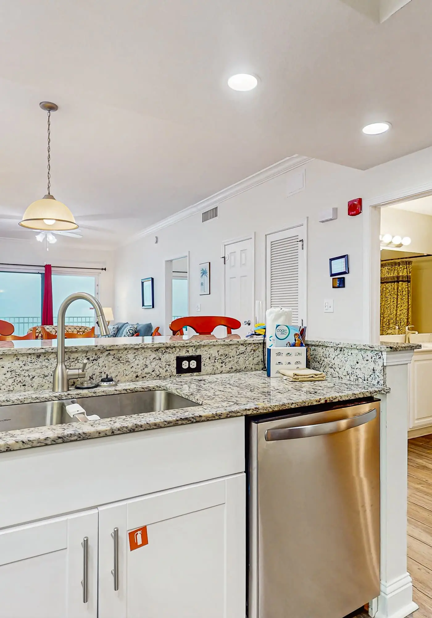 Corner Gulf/beachfront condo with pool, hot tub, sauna, & private balcony