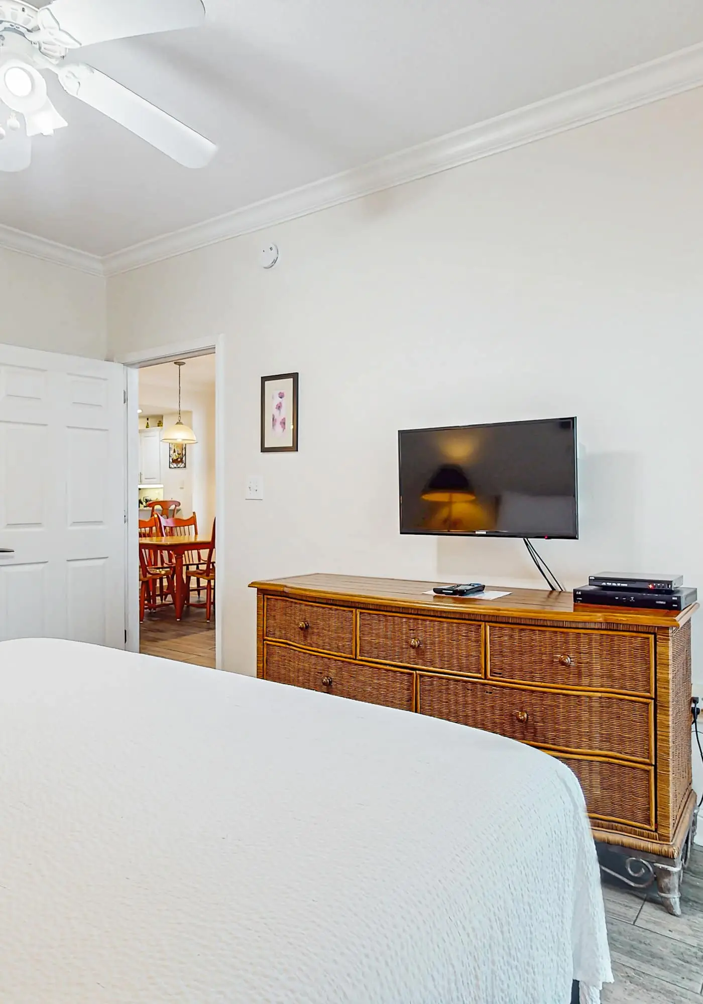 Corner Gulf/beachfront condo with pool, hot tub, sauna, & private balcony
