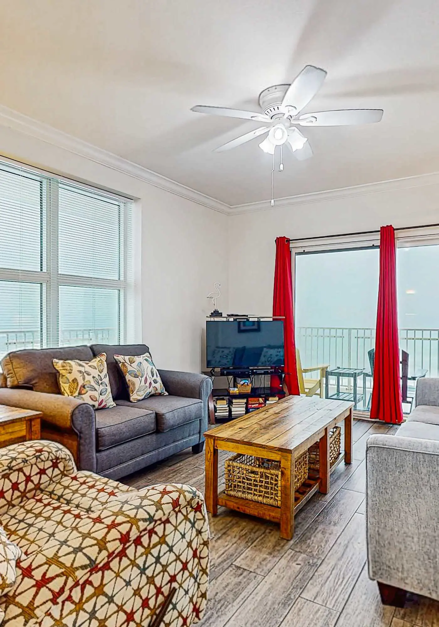 Corner Gulf/beachfront condo with pool, hot tub, sauna, & private balcony