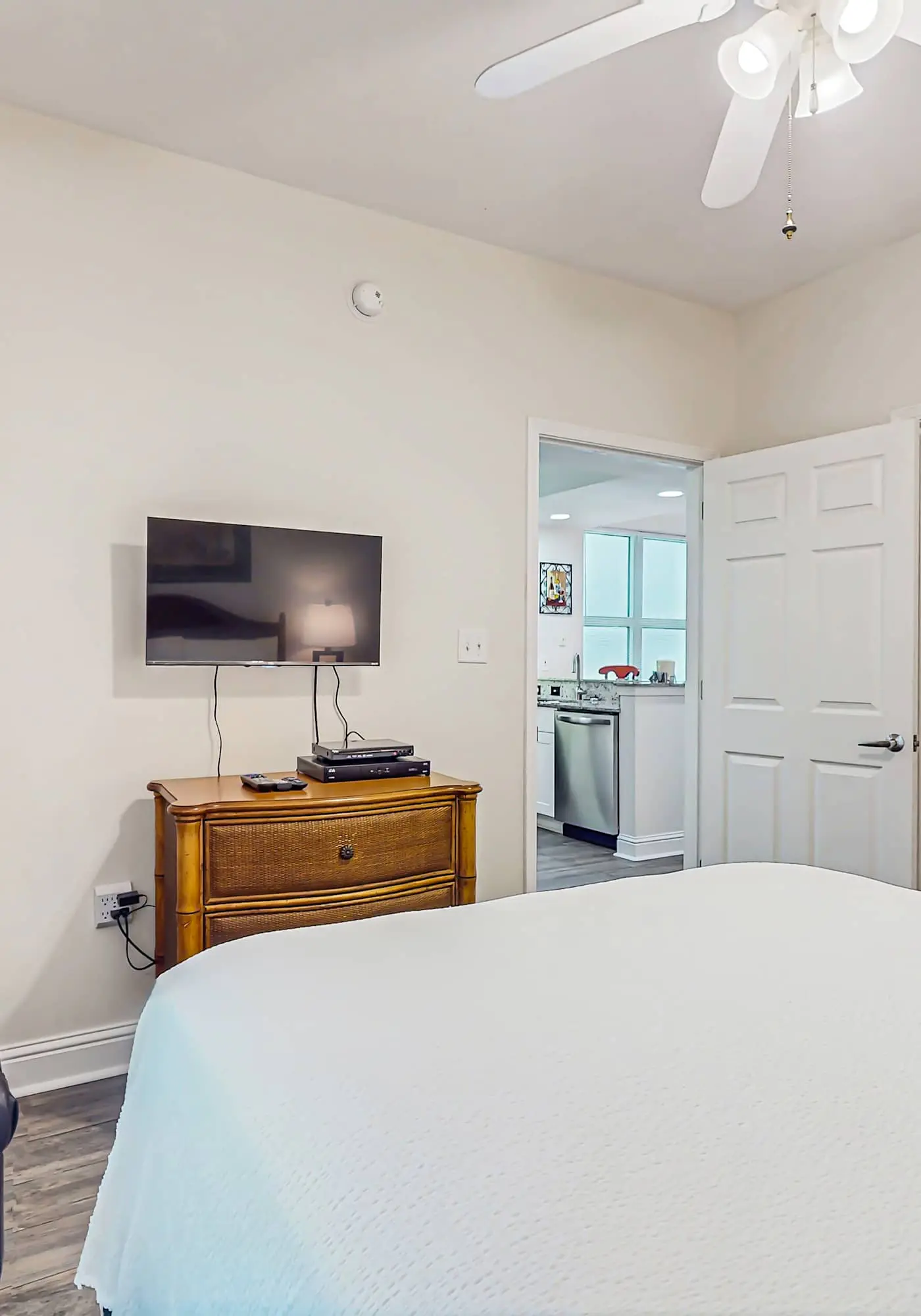 Corner Gulf/beachfront condo with pool, hot tub, sauna, & private balcony