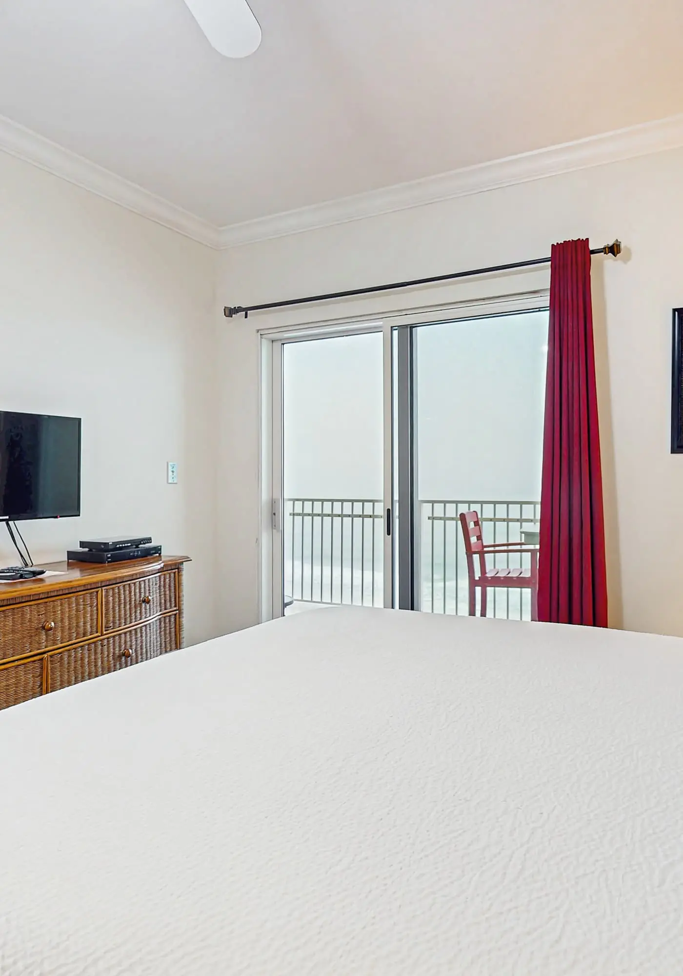 Corner Gulf/beachfront condo with pool, hot tub, sauna, & private balcony