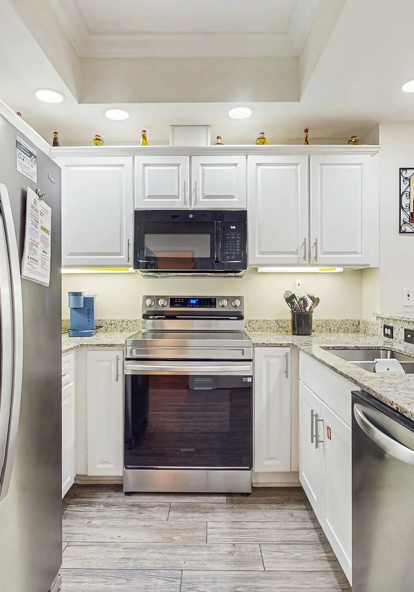 Corner Gulf/beachfront condo with pool, hot tub, sauna, & private balcony