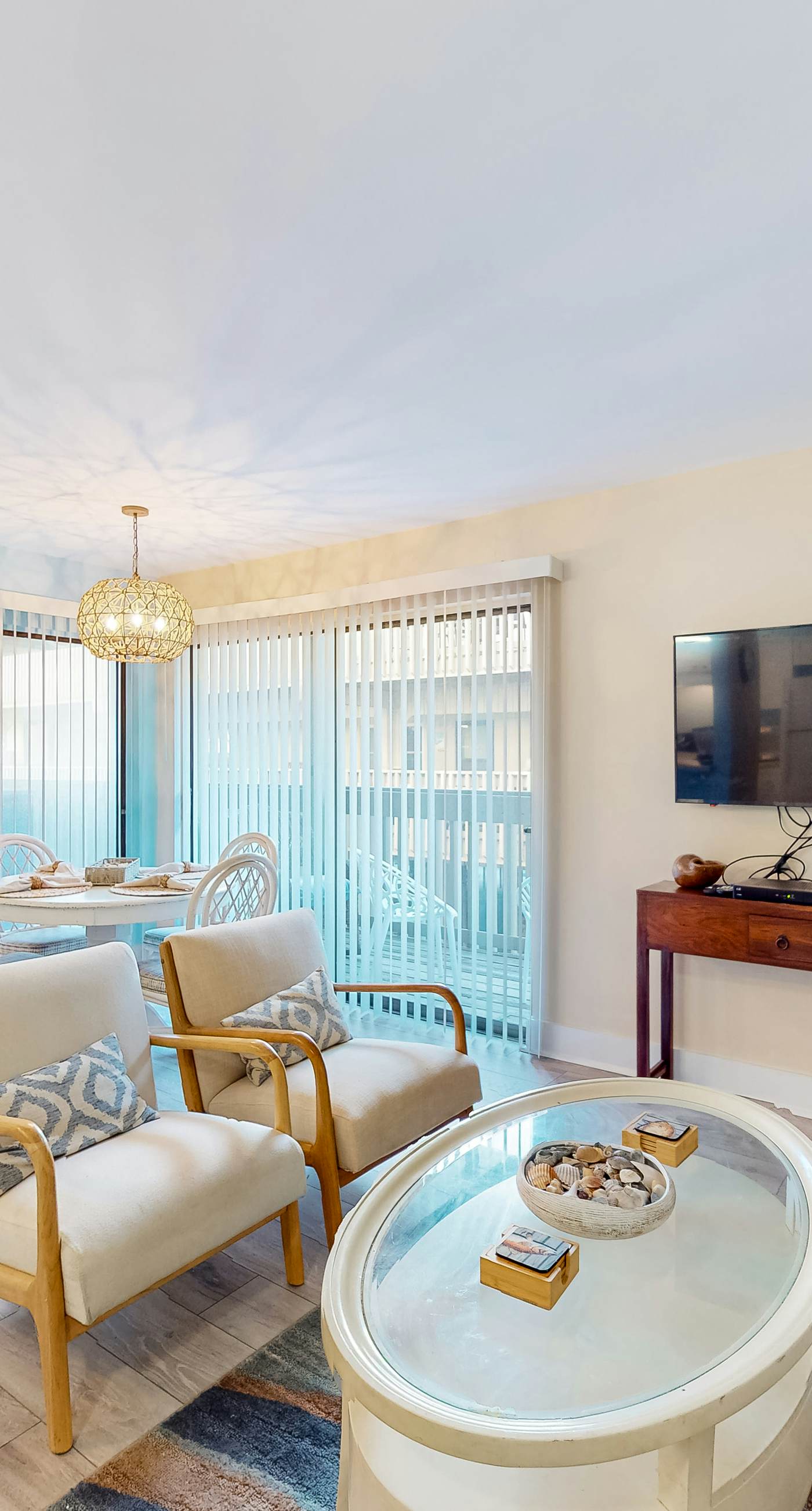 Upgraded beachfront condo with a pool, beach access & washer,dryer