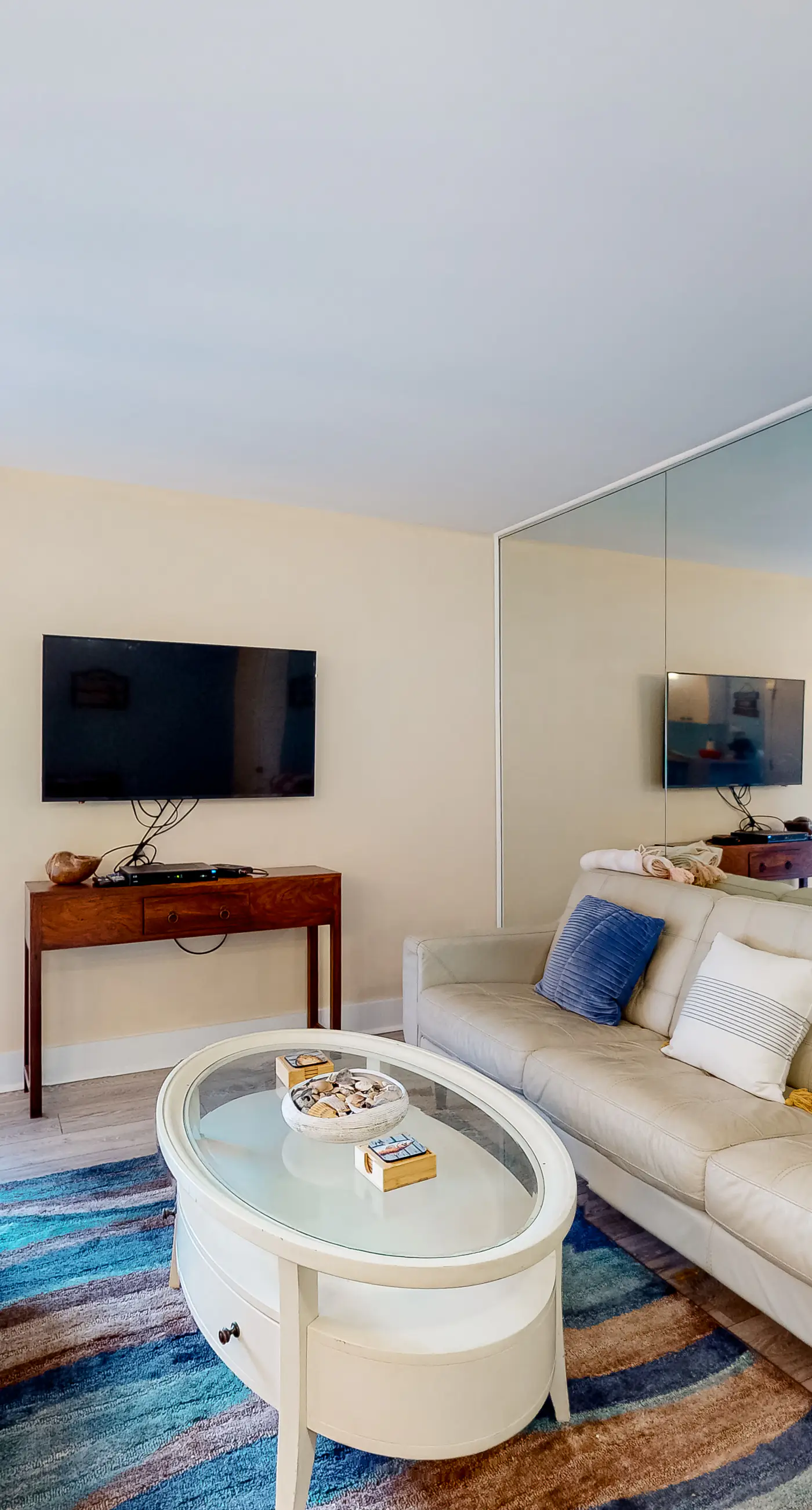 Upgraded beachfront condo with a pool, beach access & washer,dryer