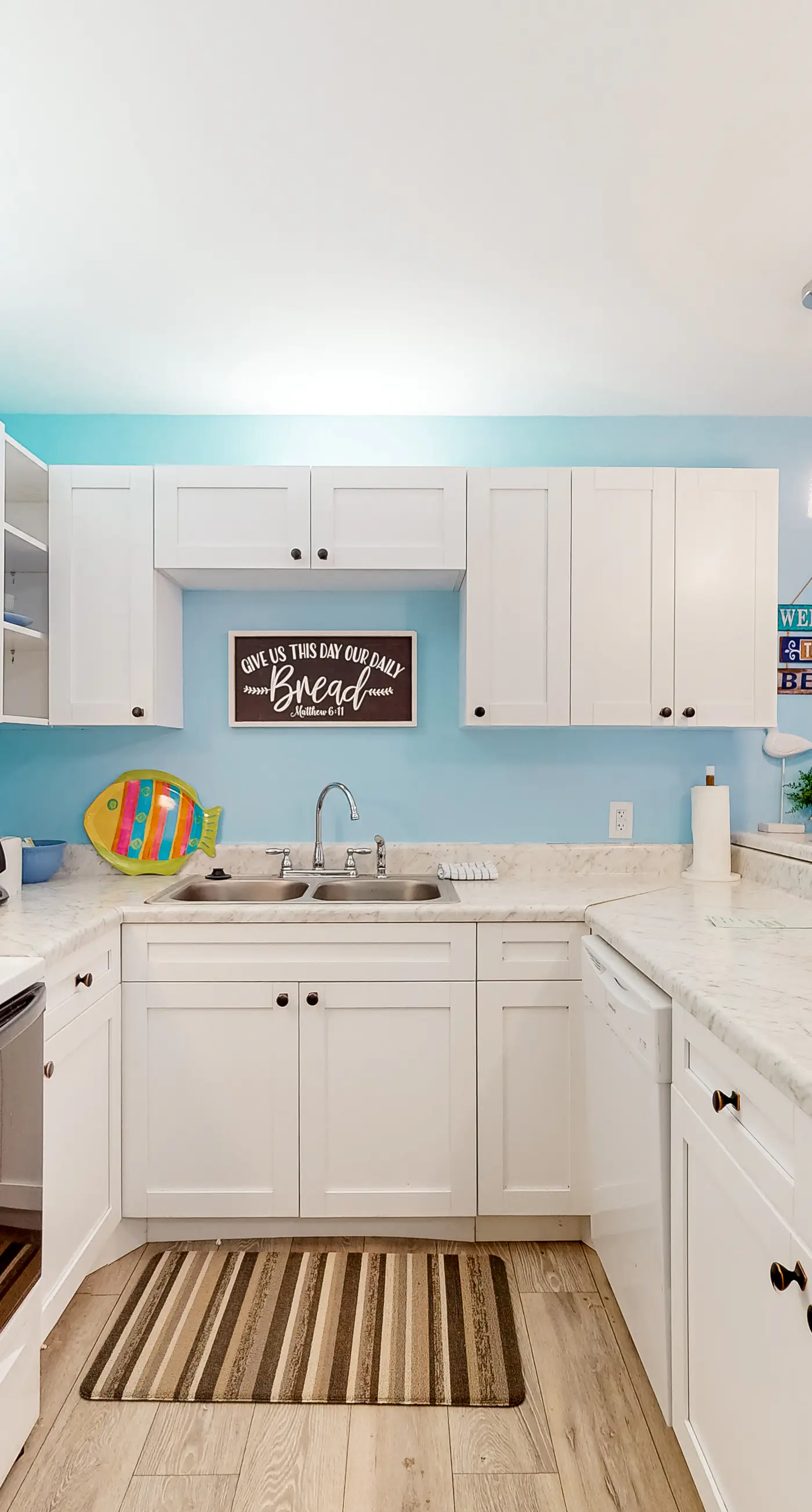 Upgraded beachfront condo with a pool, beach access & washer,dryer