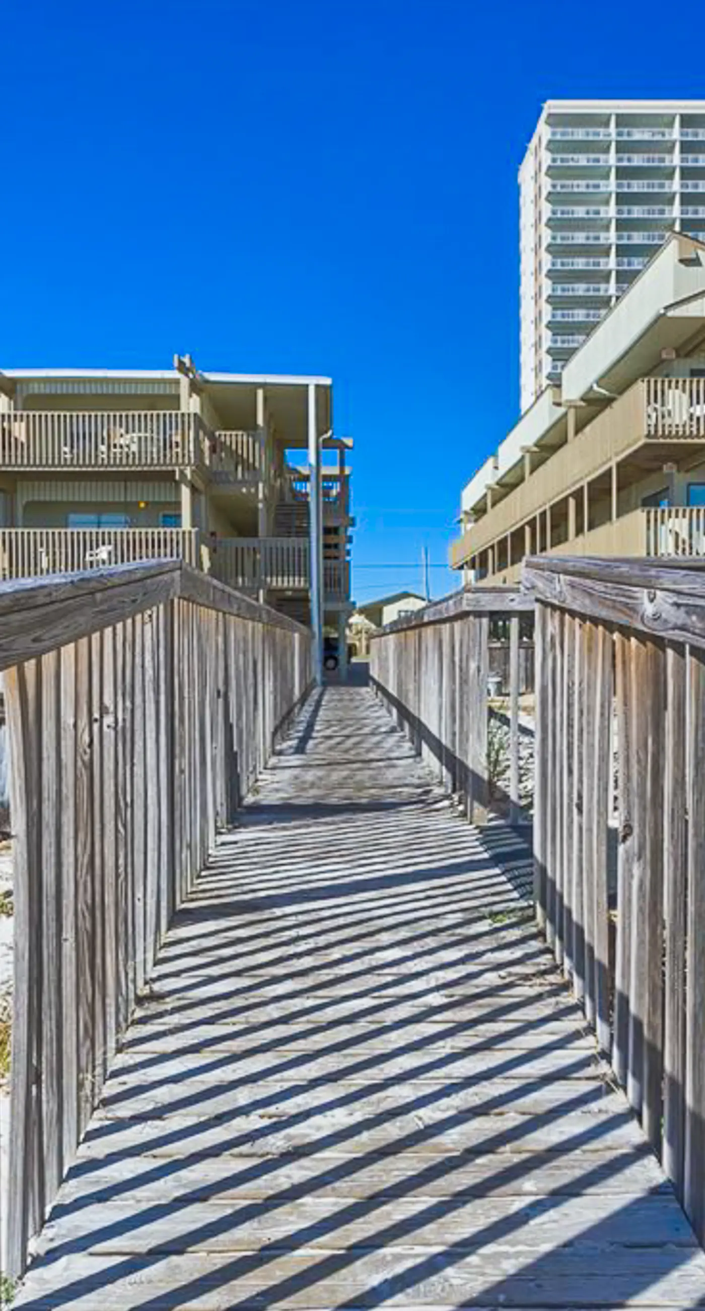 Upgraded beachfront condo with a pool, beach access & washer,dryer