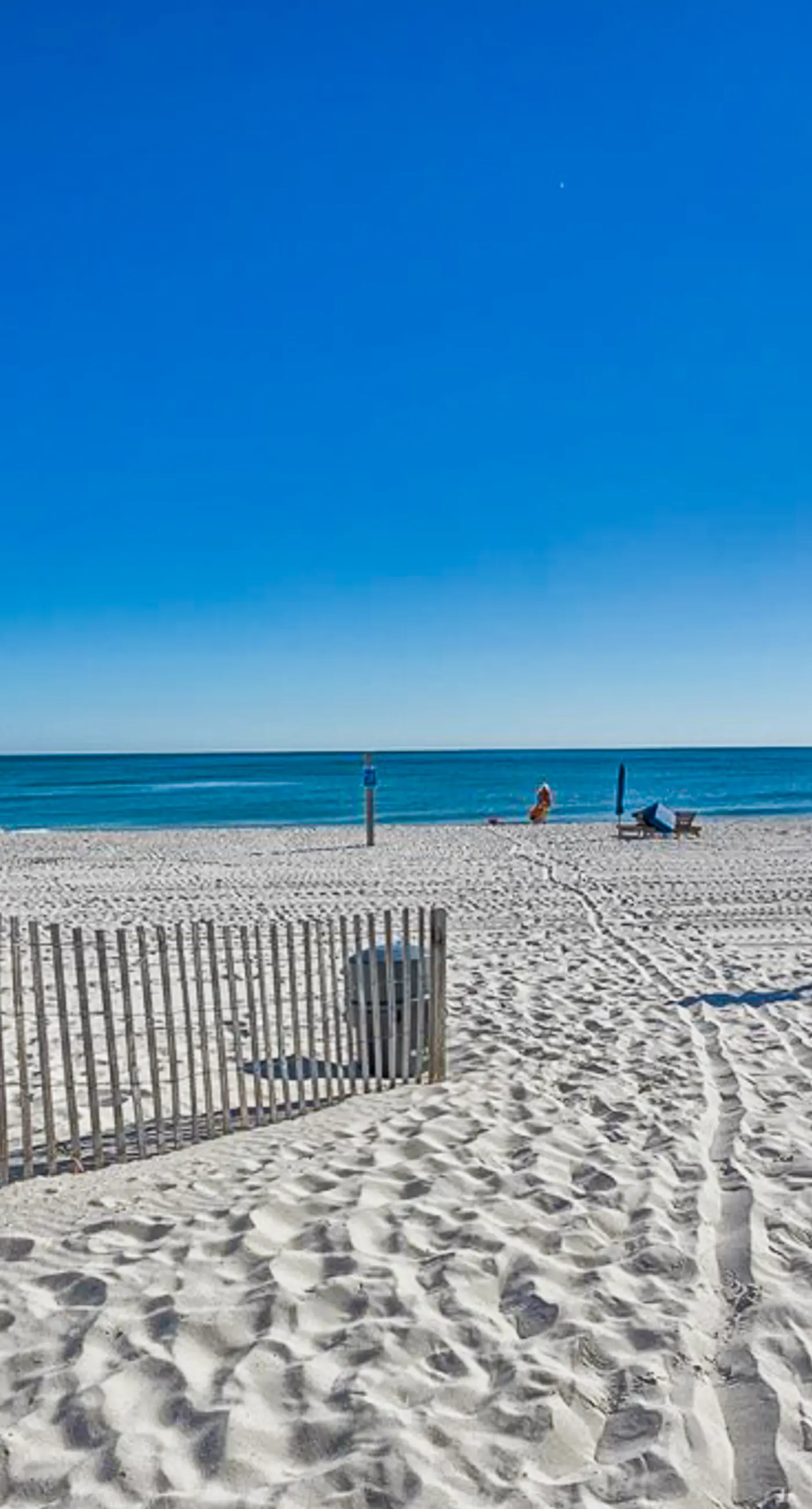 Upgraded beachfront condo with a pool, beach access & washer,dryer