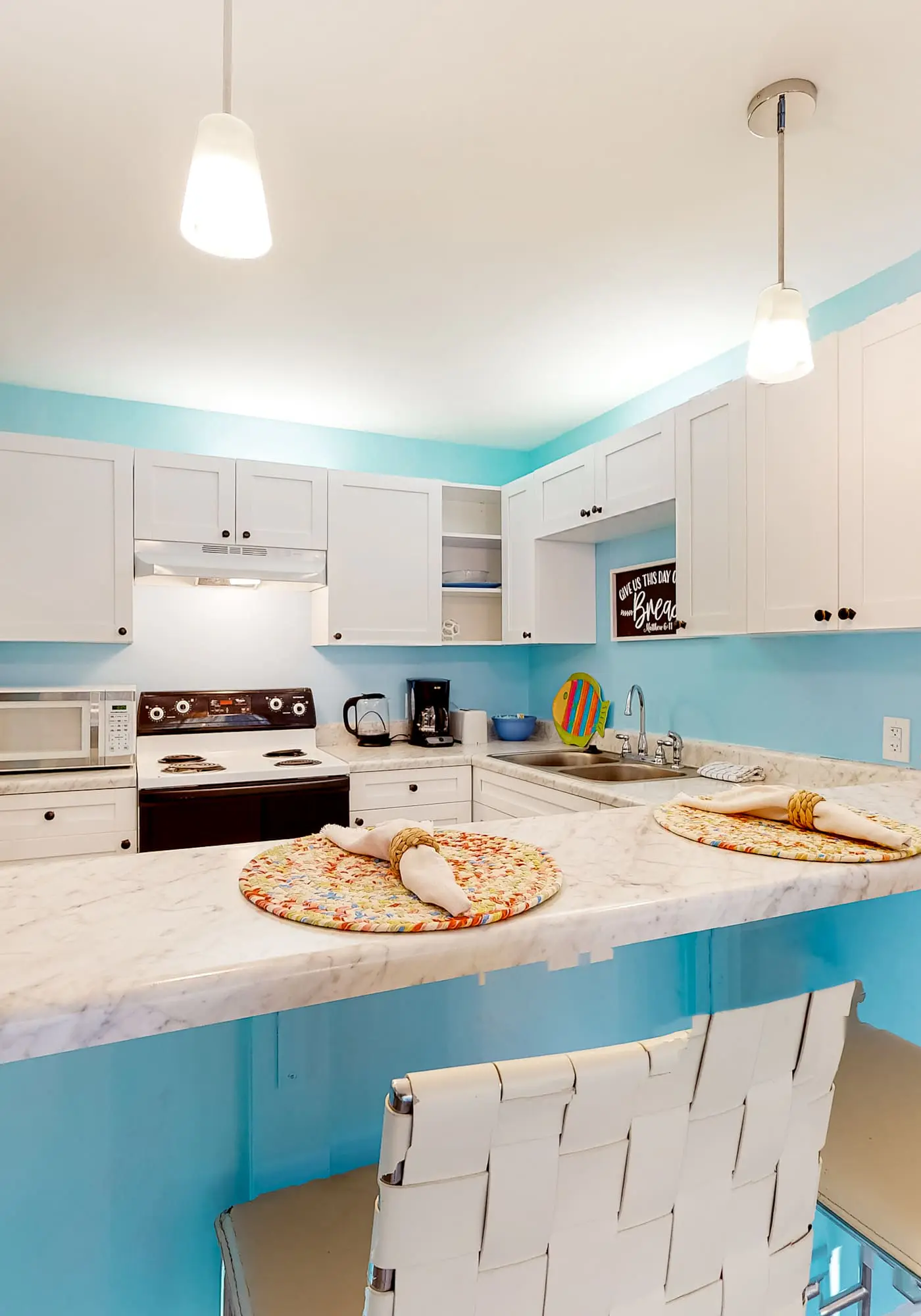 Upgraded beachfront condo with a pool, beach access & washer,dryer