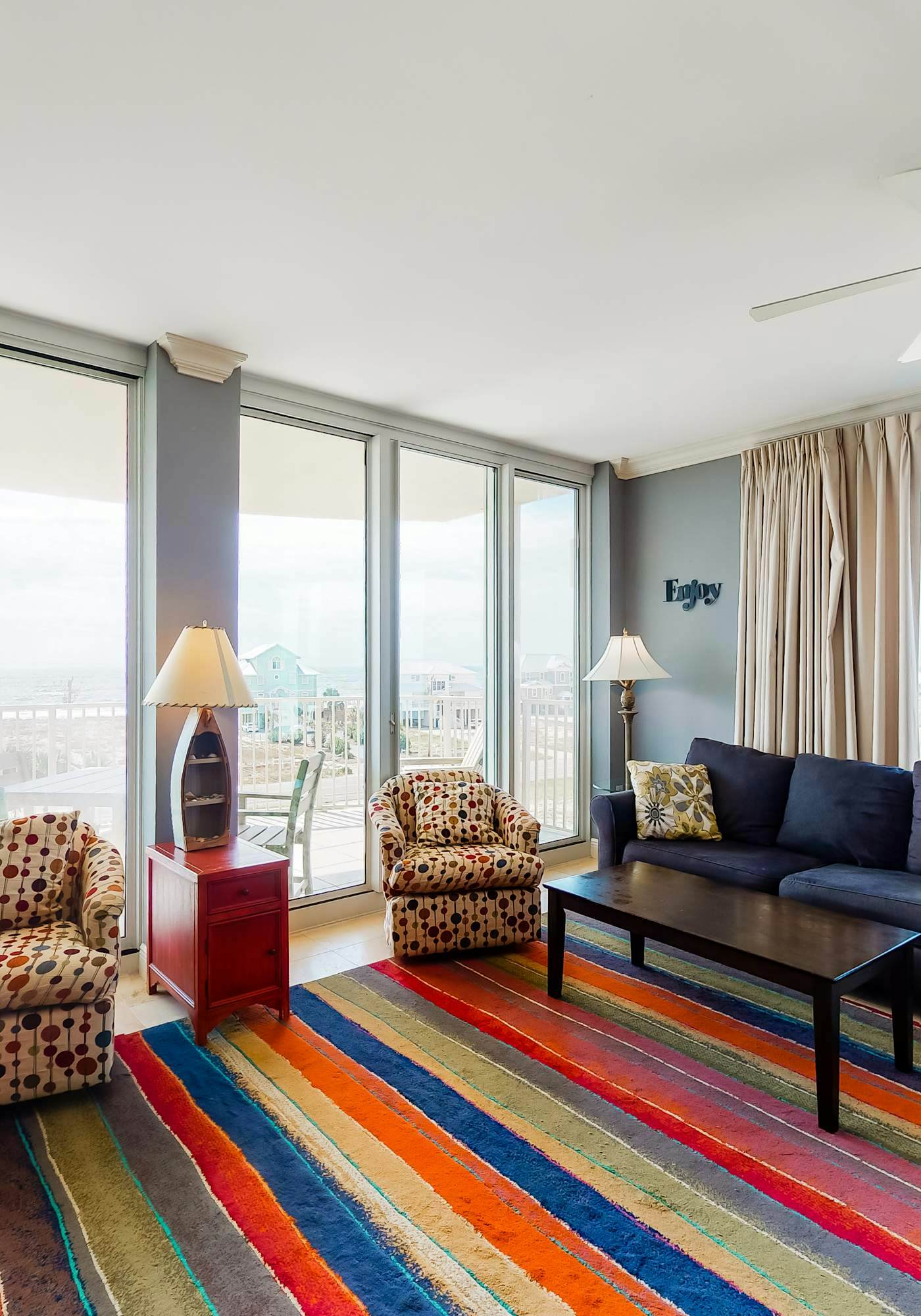 Spacious Coastal Gem With Fast WiFi, Gulf Views, Private Balcony & Full Kitchen