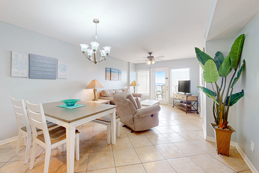 Boardwalk 283 gulf-view condo with WiFi, central ac, balcony, & outdoor pool