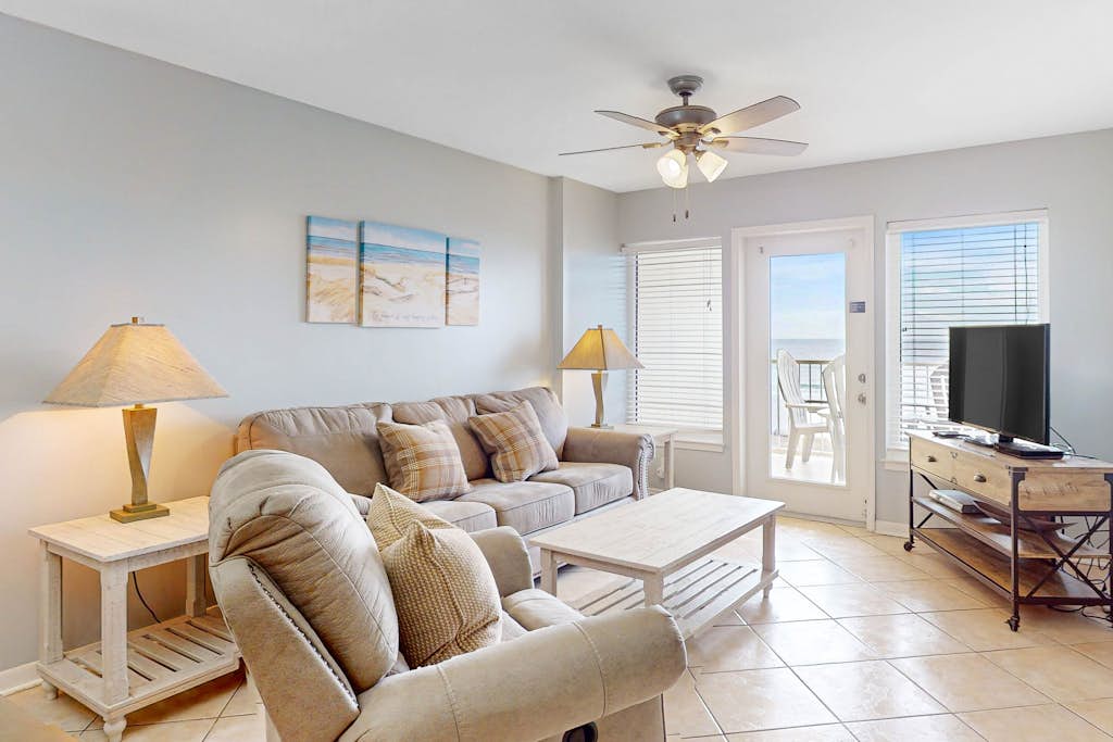 Boardwalk 283 gulf-view condo with WiFi, central ac, balcony, & outdoor pool
