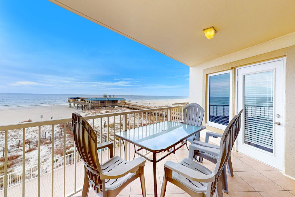Boardwalk 283 gulf-view condo with WiFi, central ac, balcony, & outdoor pool