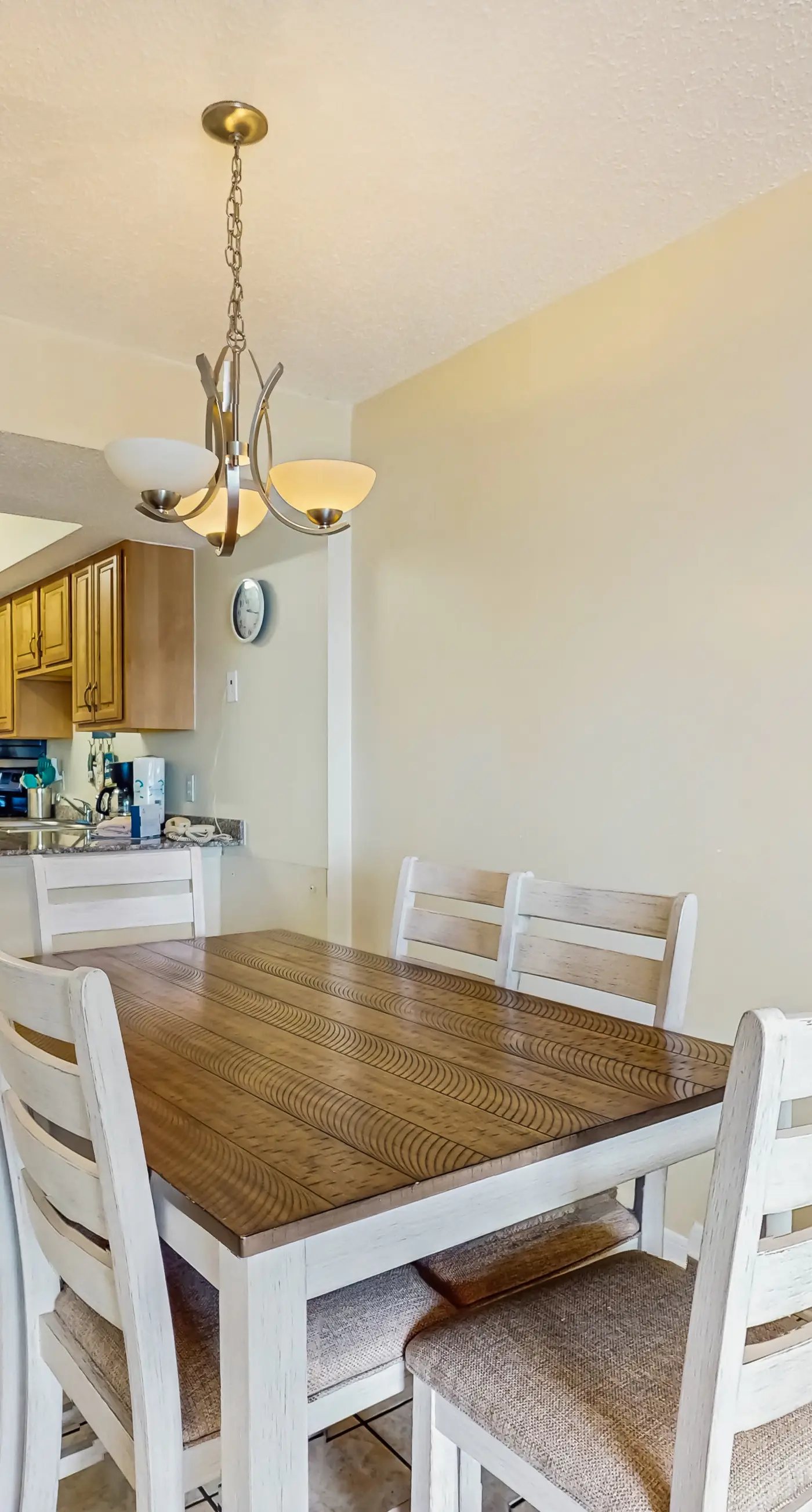 Gulf-front condo with furnished balcony, fast WiFi, pool & fitness room