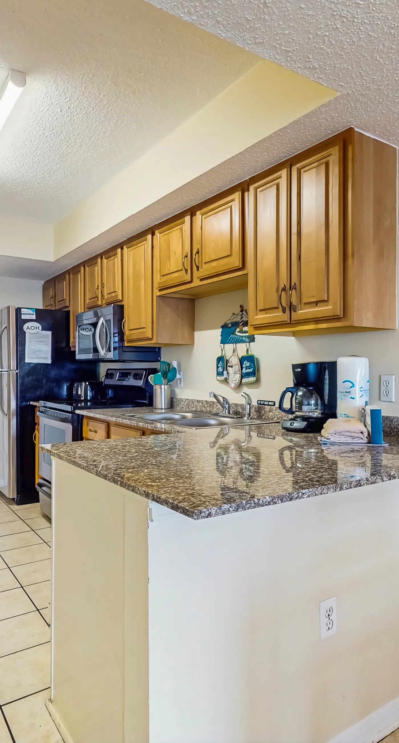 Gulf-front condo with furnished balcony, fast WiFi, pool & fitness room