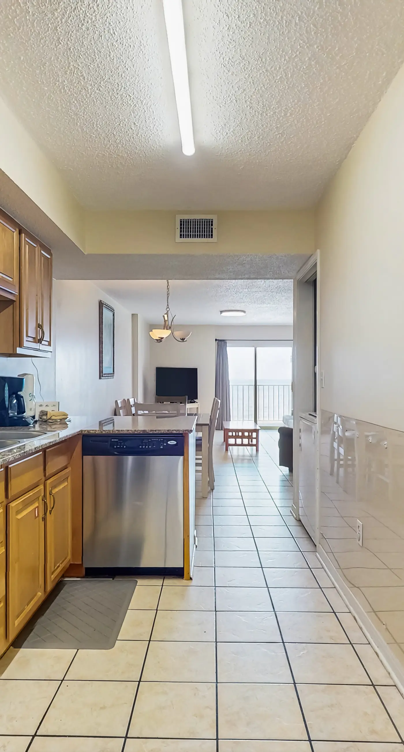 Gulf-front condo with furnished balcony, fast WiFi, pool & fitness room