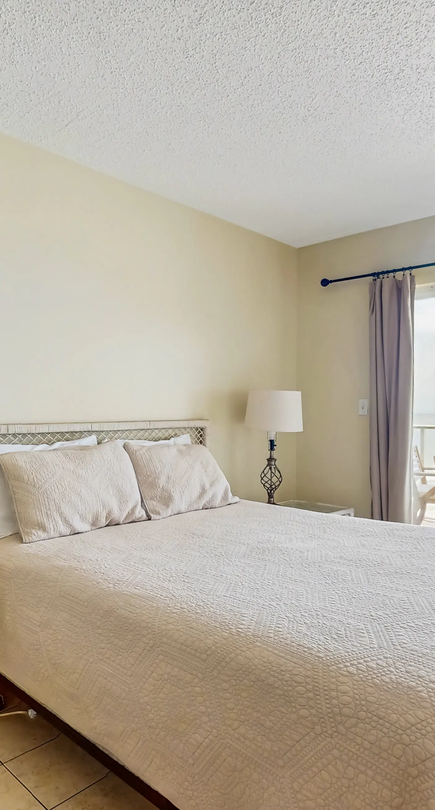 Gulf-front condo with furnished balcony, fast WiFi, pool & fitness room