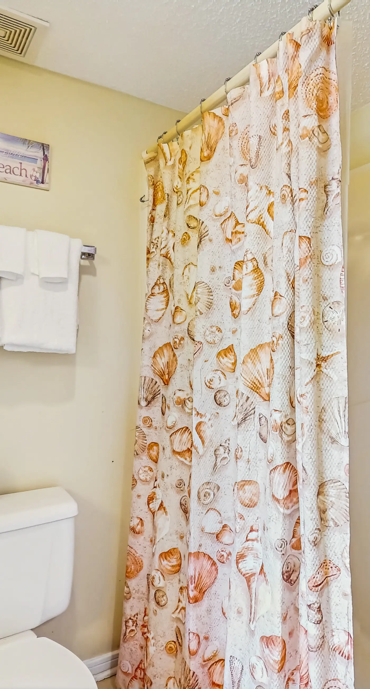 Gulf-front condo with furnished balcony, fast WiFi, pool & fitness room