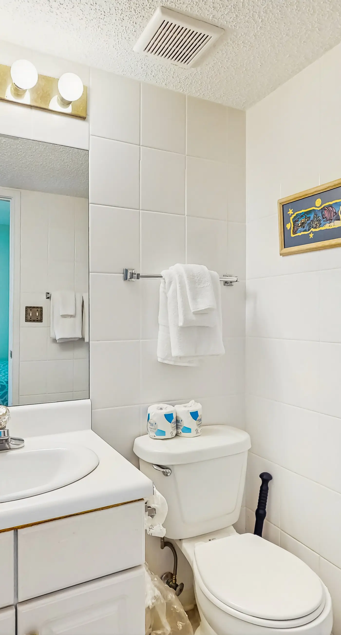 Gulf-front condo with furnished balcony, fast WiFi, pool & fitness room