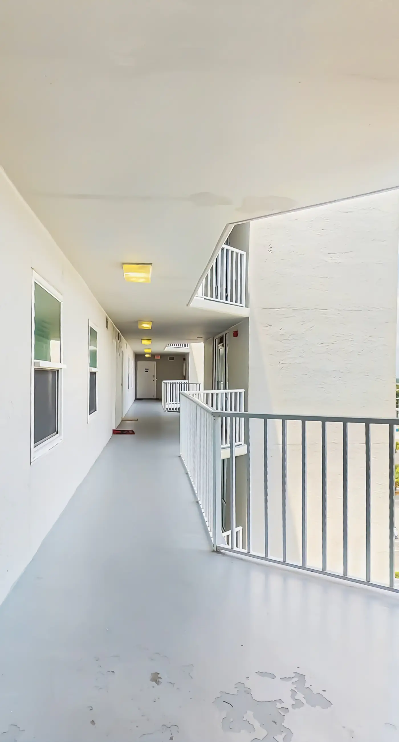 Gulf-front condo with furnished balcony, fast WiFi, pool & fitness room