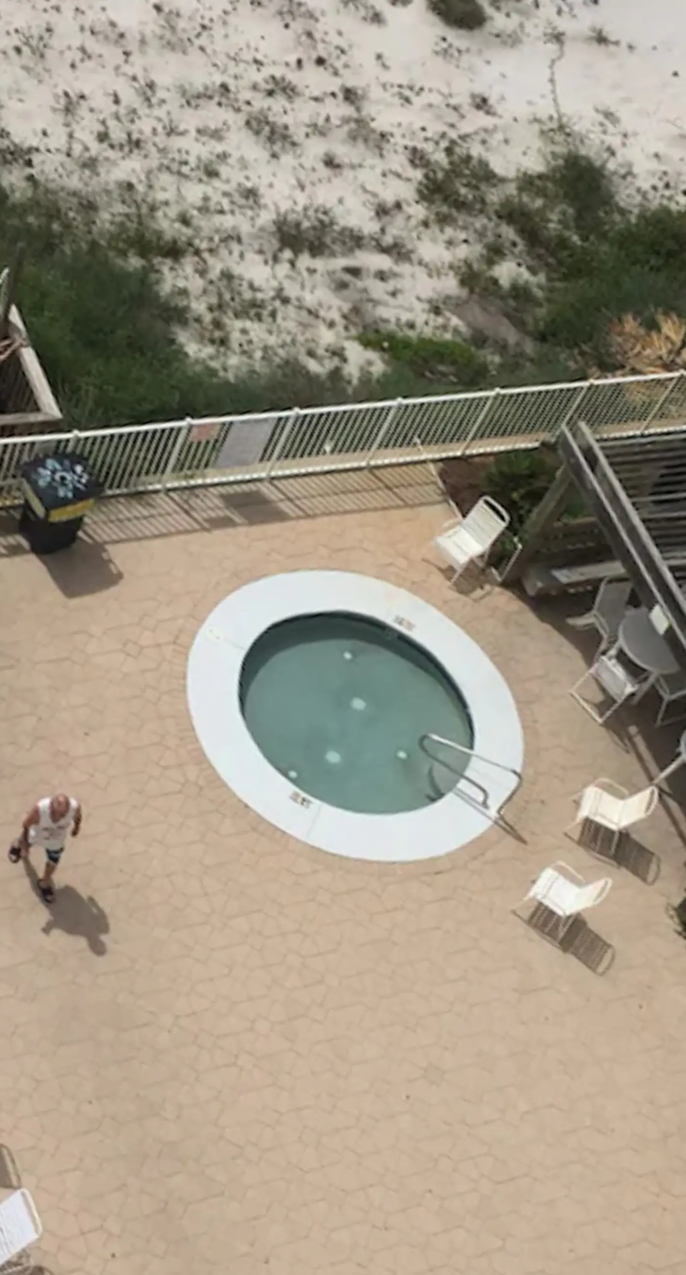 Gulf-front condo with furnished balcony, fast WiFi, pool & fitness room