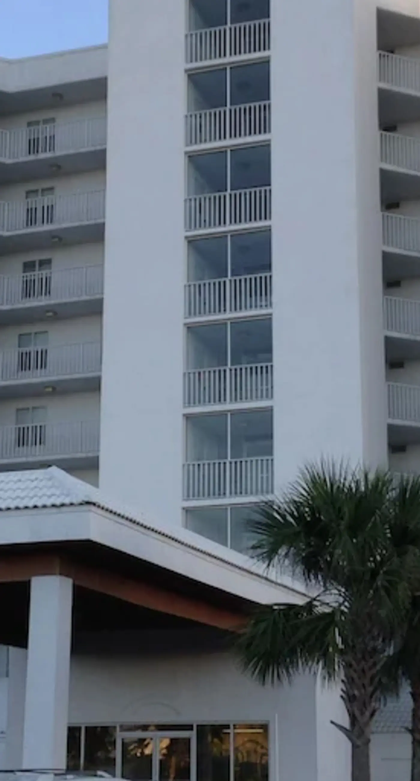 Gulf-front condo with furnished balcony, fast WiFi, pool & fitness room