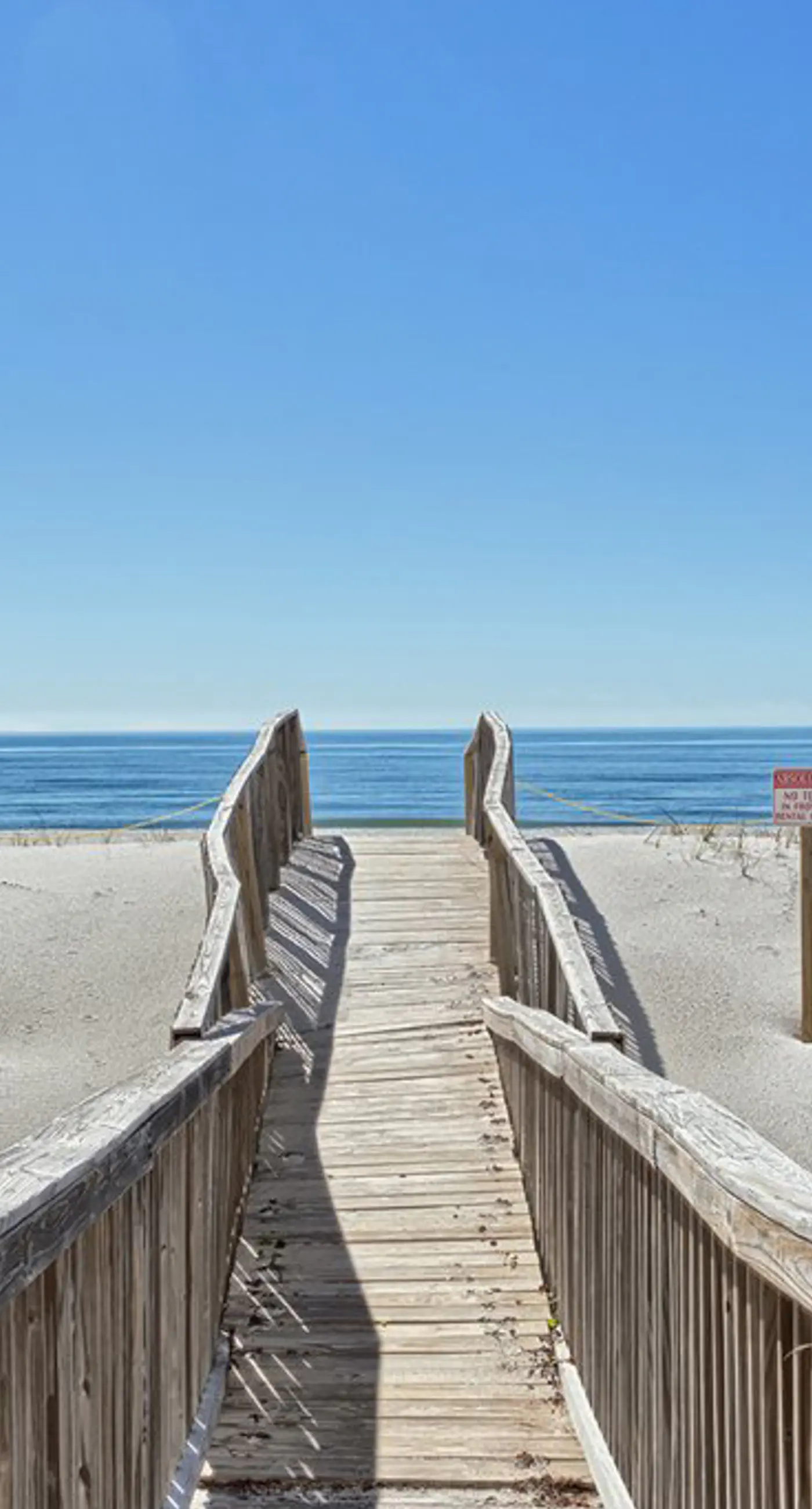 Gulf-front condo with furnished balcony, fast WiFi, pool & fitness room