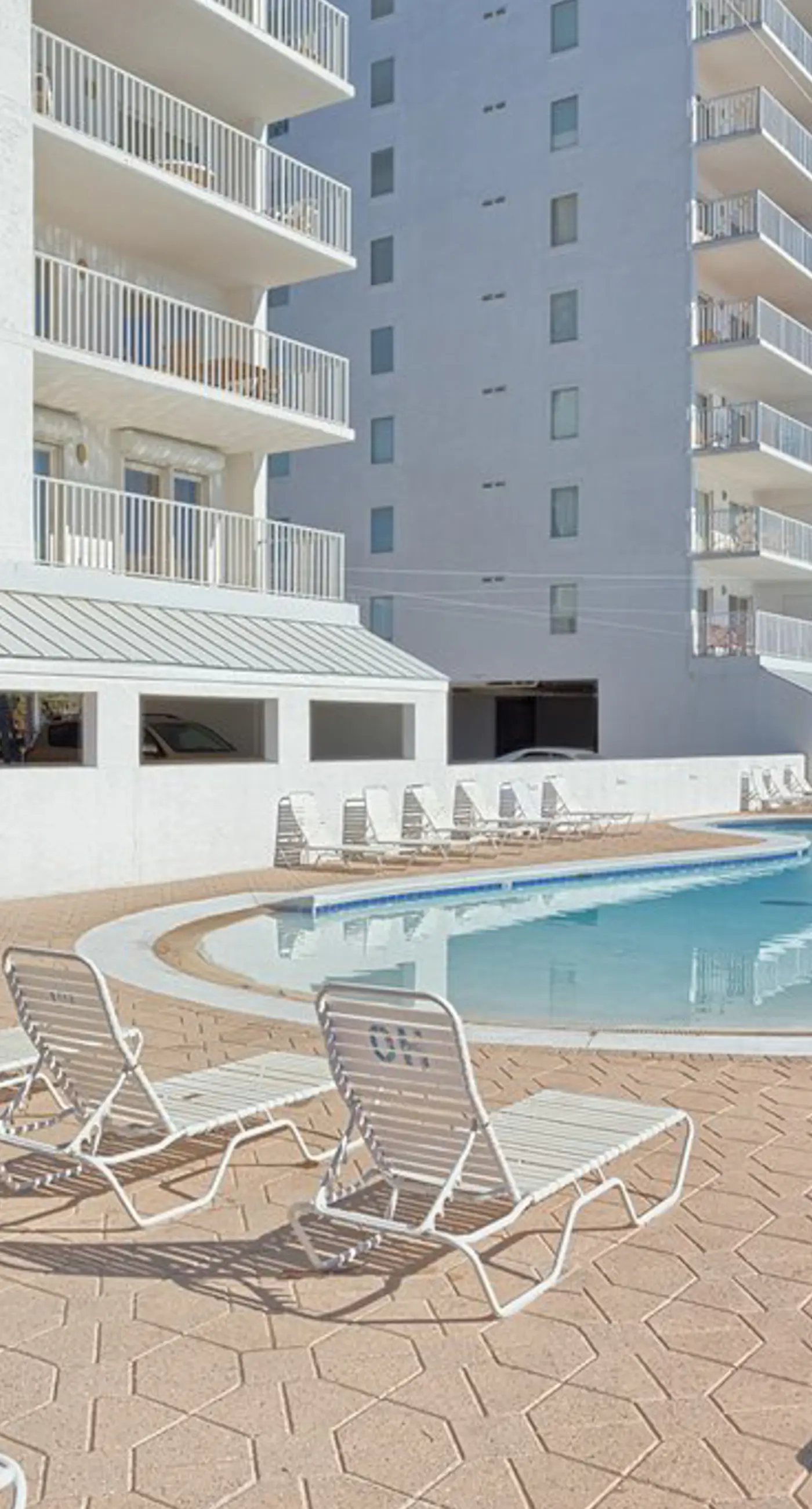 Gulf-front condo with furnished balcony, fast WiFi, pool & fitness room