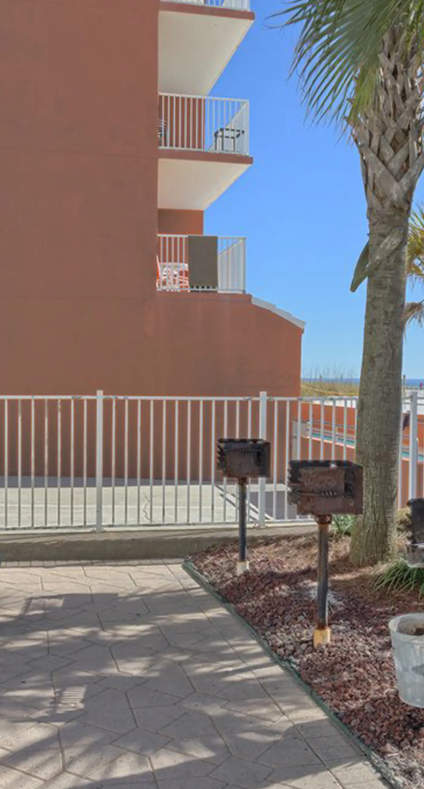 Gulf-front condo with furnished balcony, fast WiFi, pool & fitness room