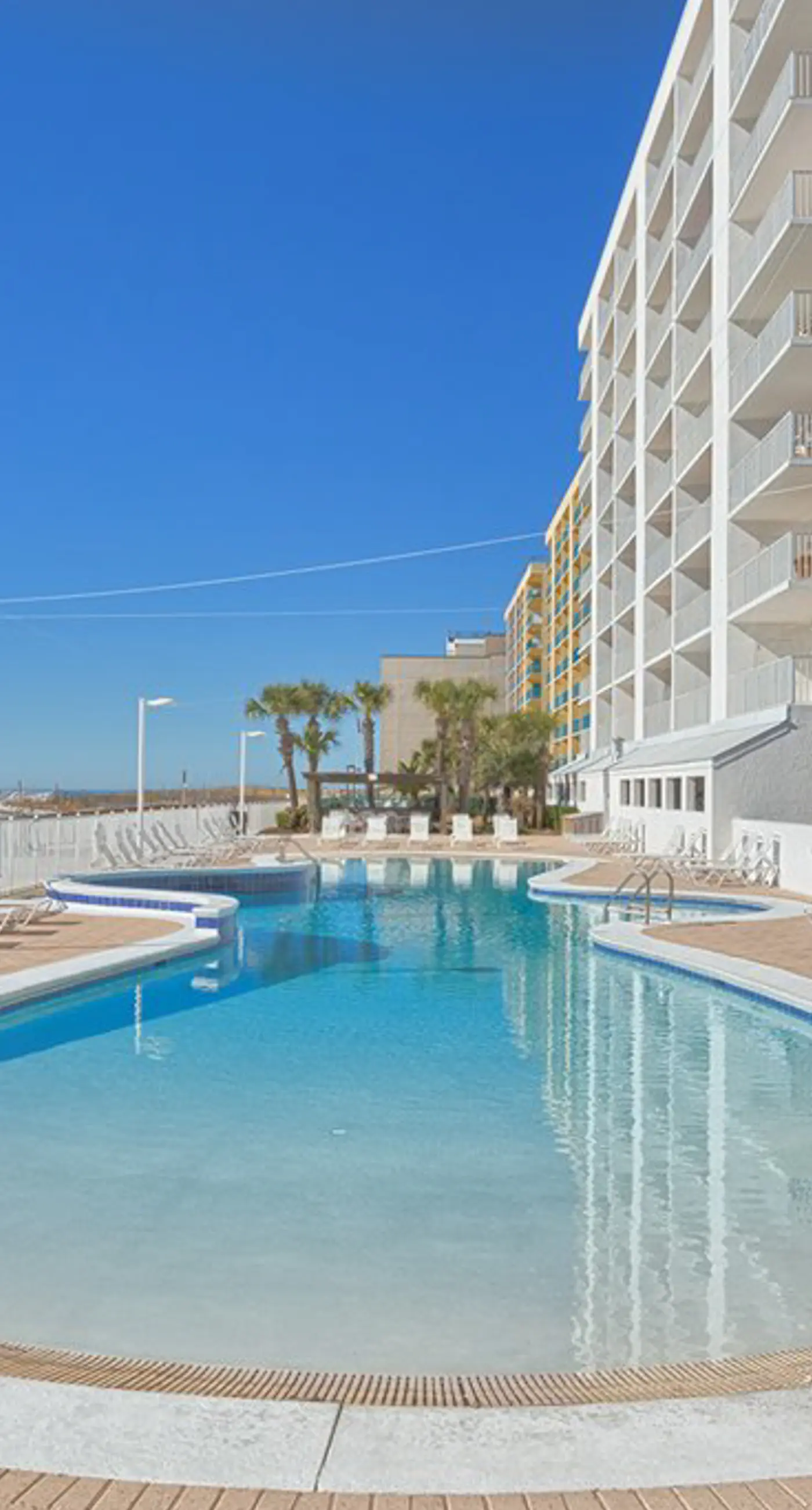 Gulf-front condo with furnished balcony, fast WiFi, pool & fitness room