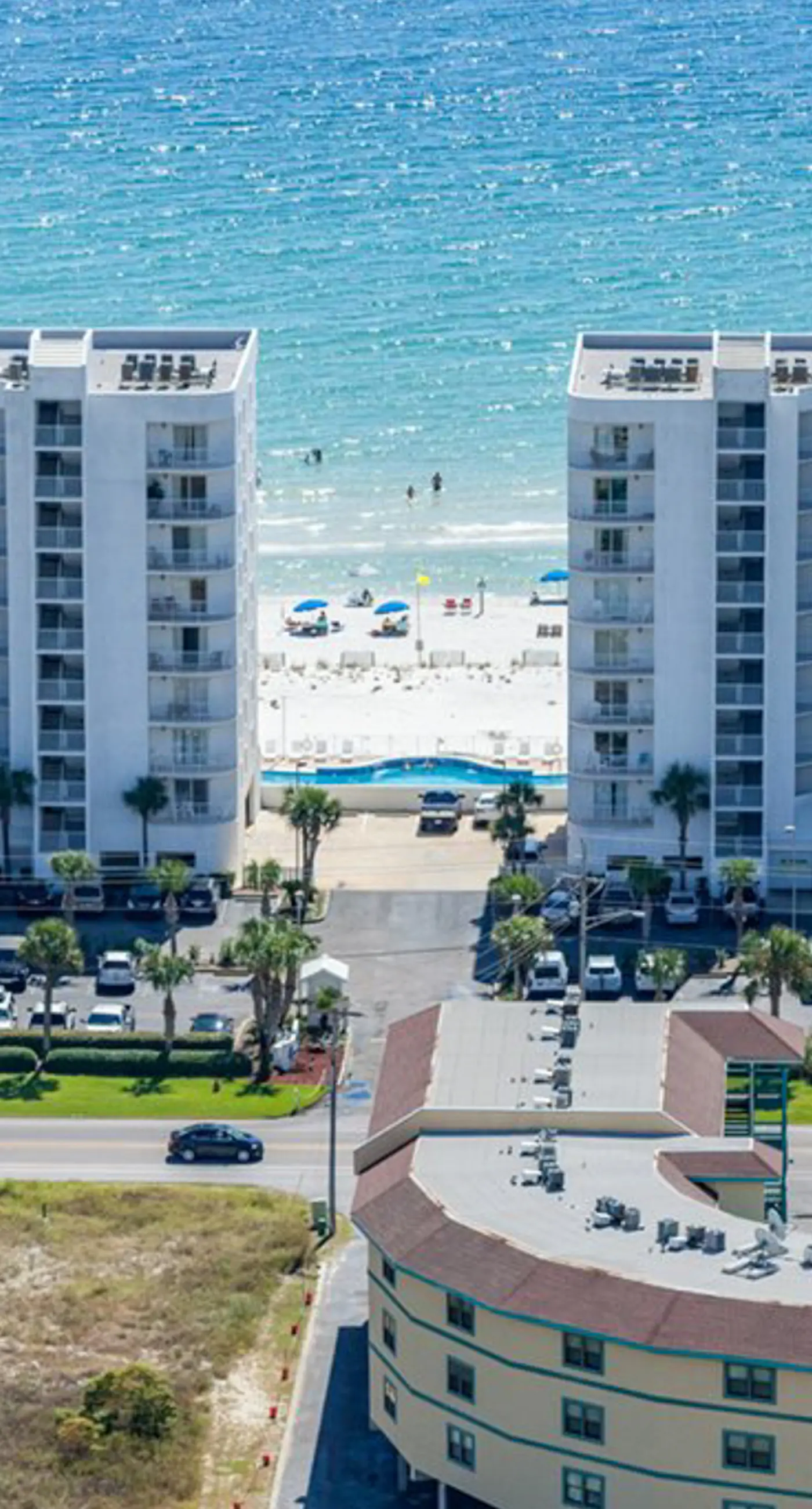 Gulf-front condo with furnished balcony, fast WiFi, pool & fitness room