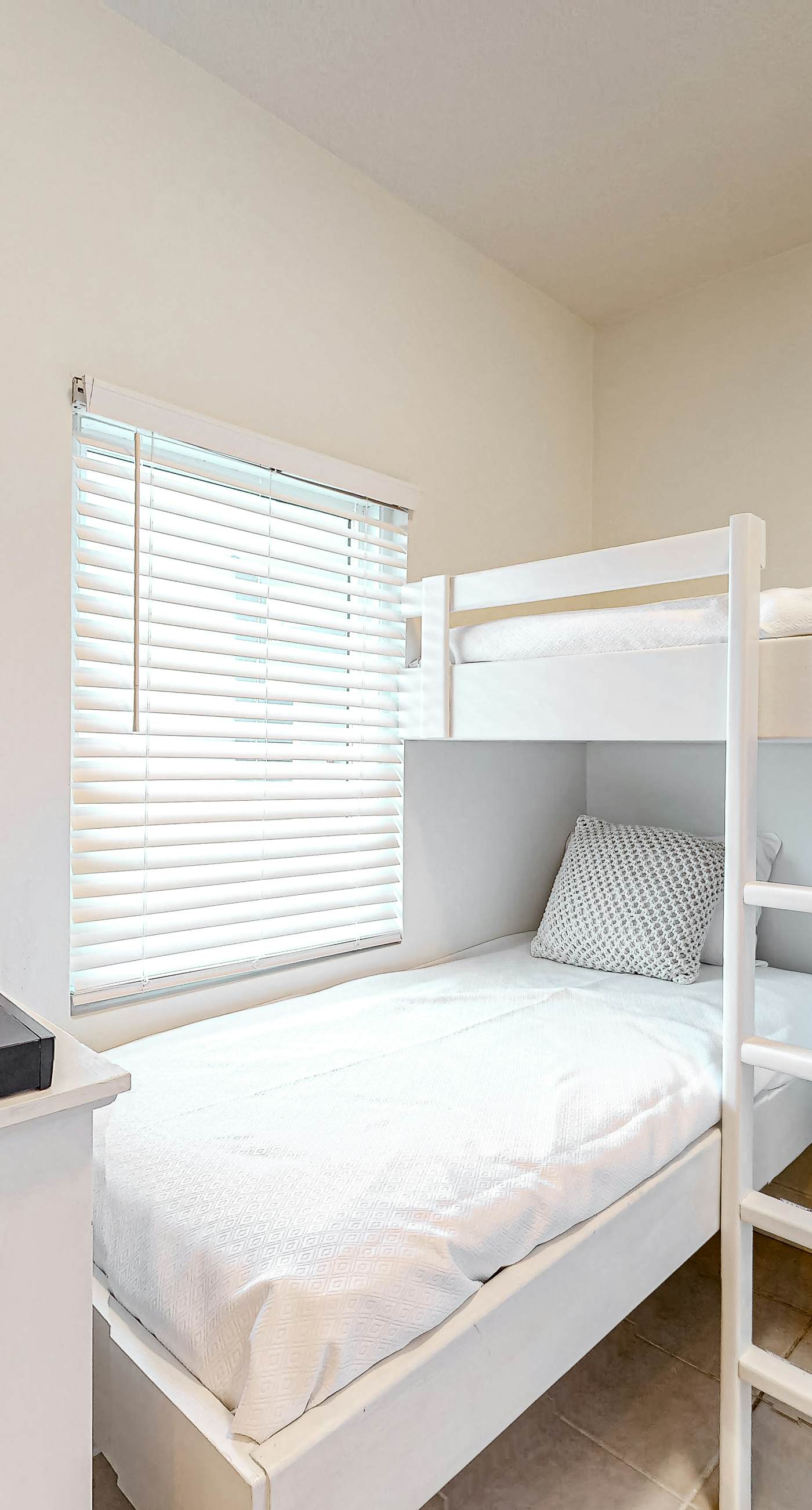 Coastal Condo w/ Balcony & Shared Pools/Hot Tubs/Gym and Gulf views