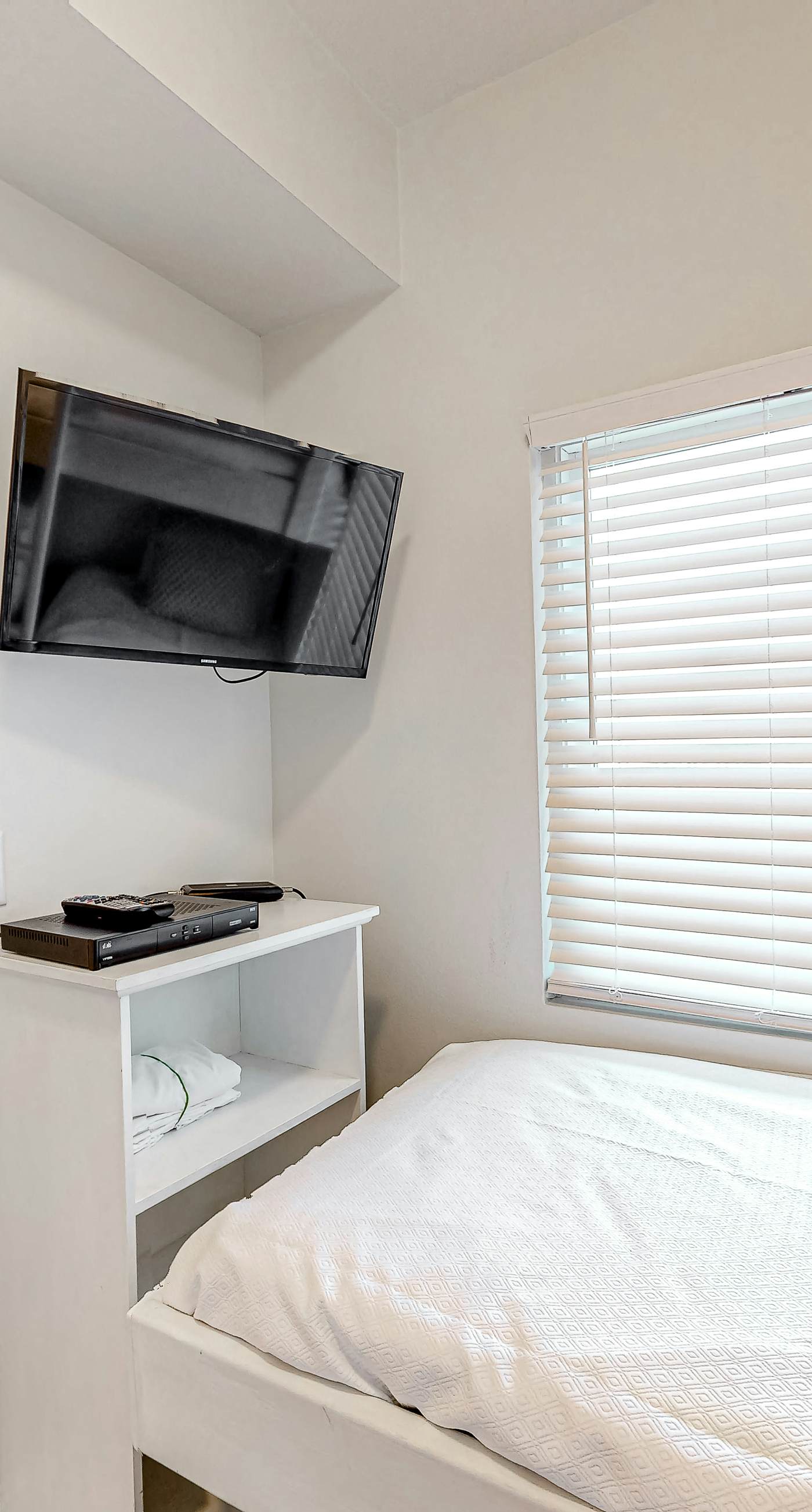 Coastal Condo w/ Balcony & Shared Pools/Hot Tubs/Gym and Gulf views