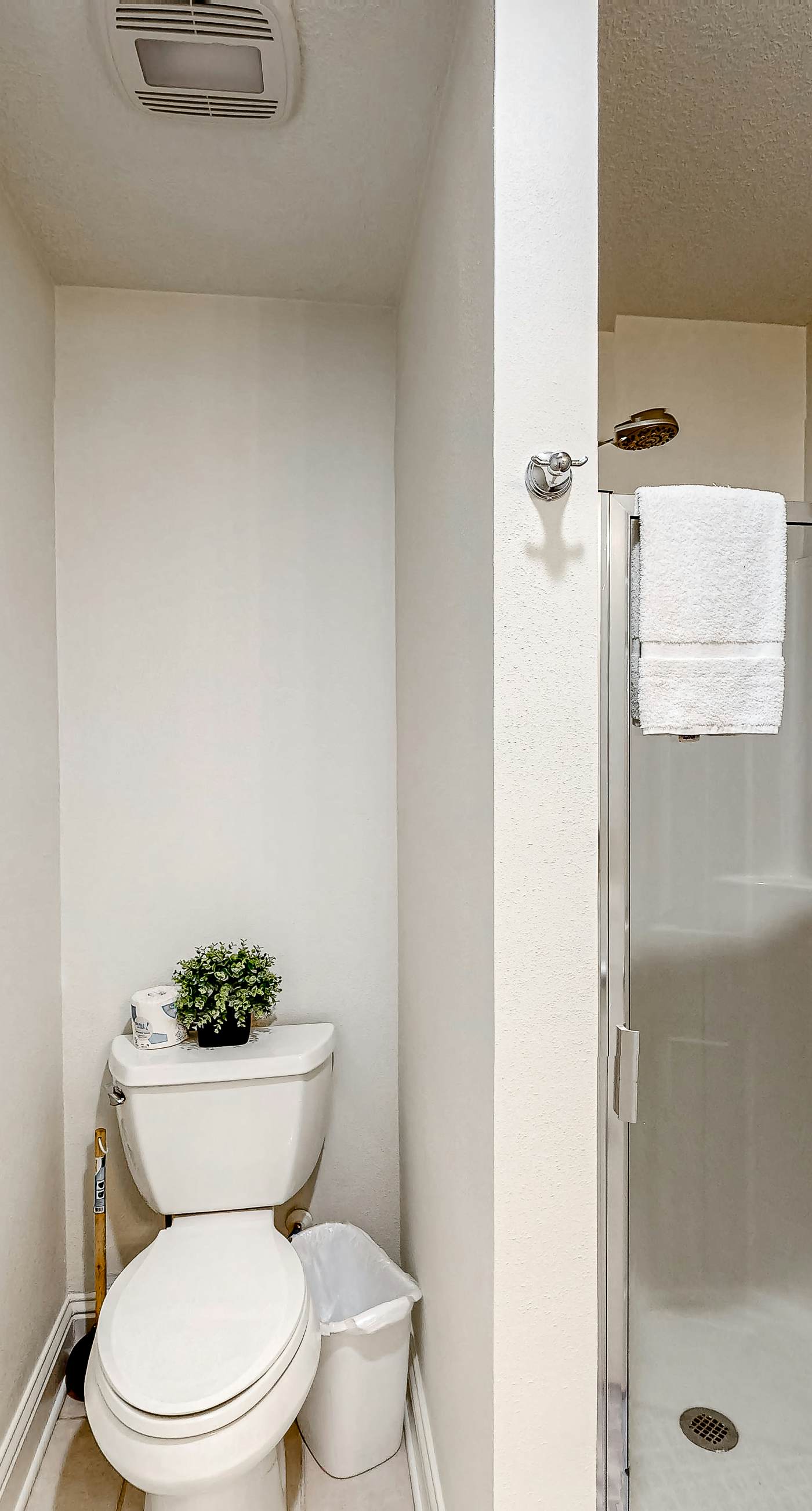 Coastal Condo w/ Balcony & Shared Pools/Hot Tubs/Gym and Gulf views