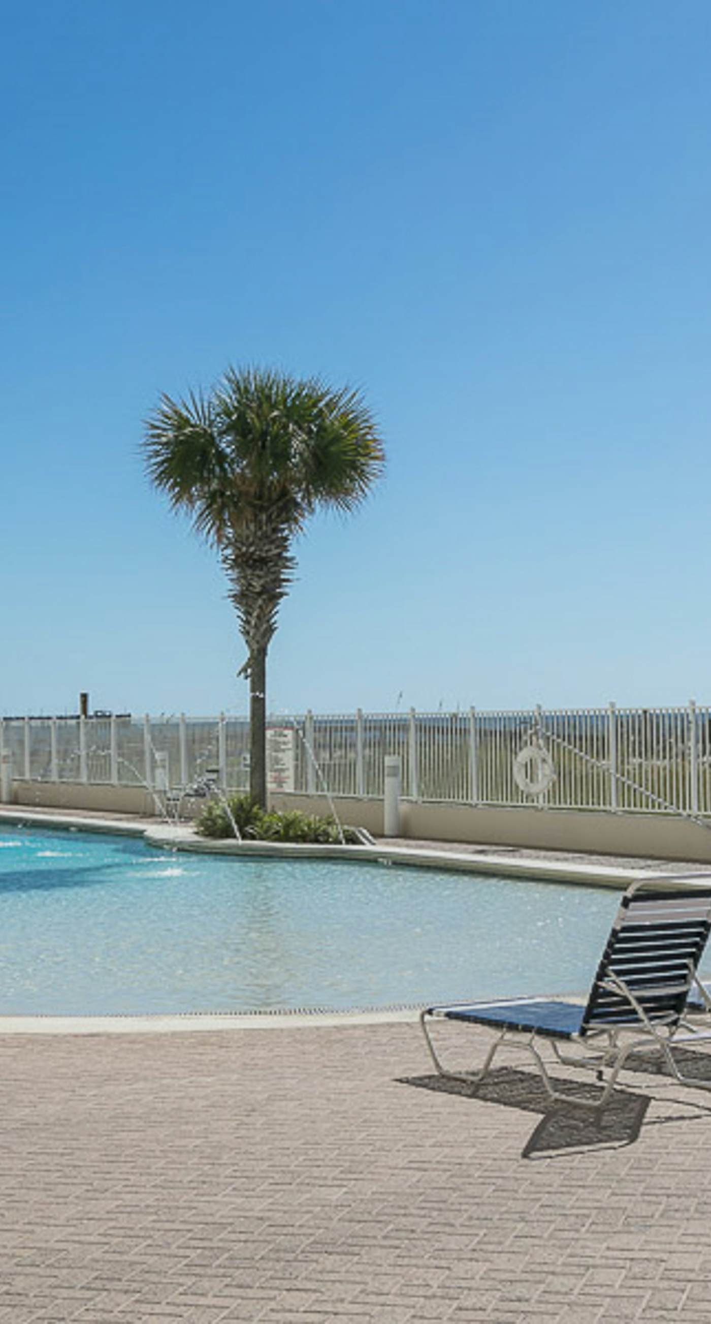 Coastal Condo w/ Balcony & Shared Pools/Hot Tubs/Gym and Gulf views