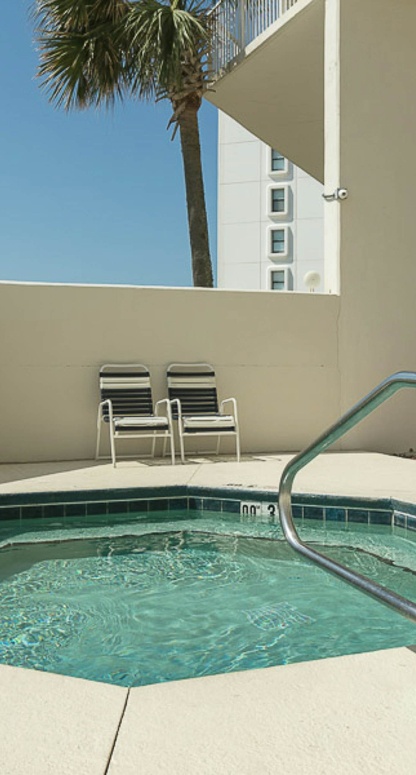 Coastal Condo w/ Balcony & Shared Pools/Hot Tubs/Gym and Gulf views