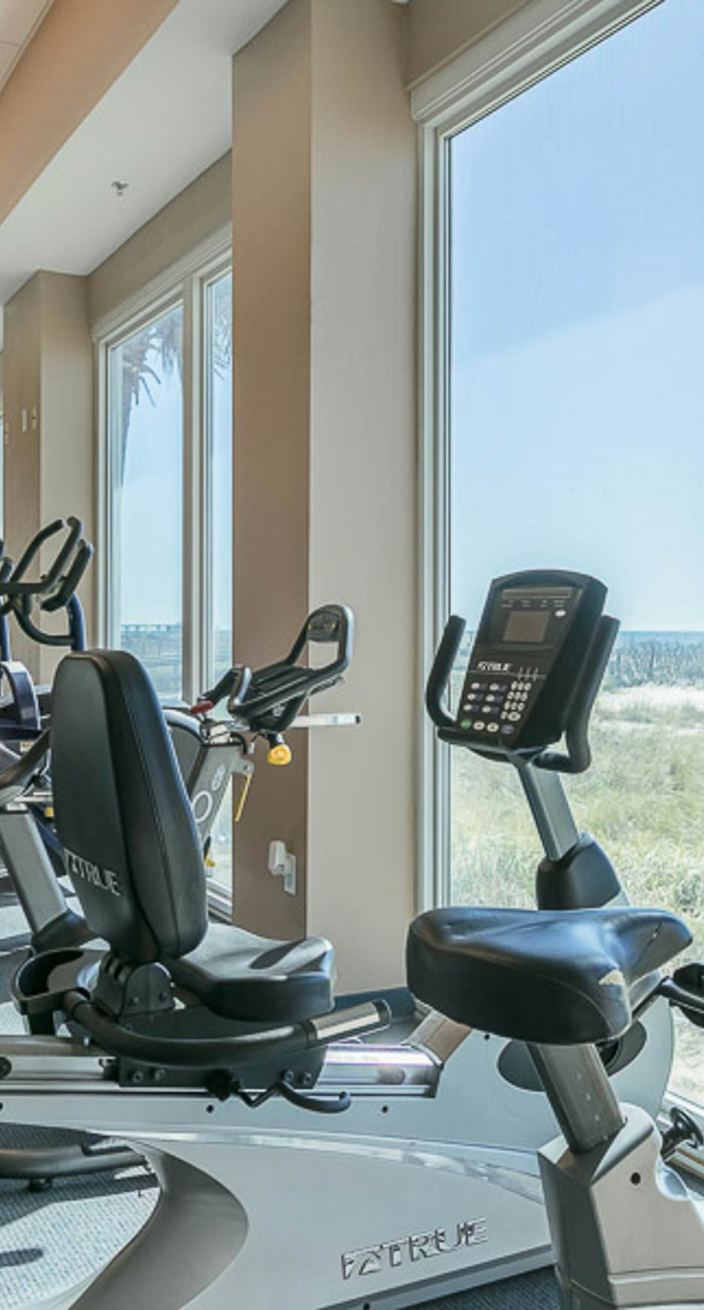 Coastal Condo w/ Balcony & Shared Pools/Hot Tubs/Gym and Gulf views