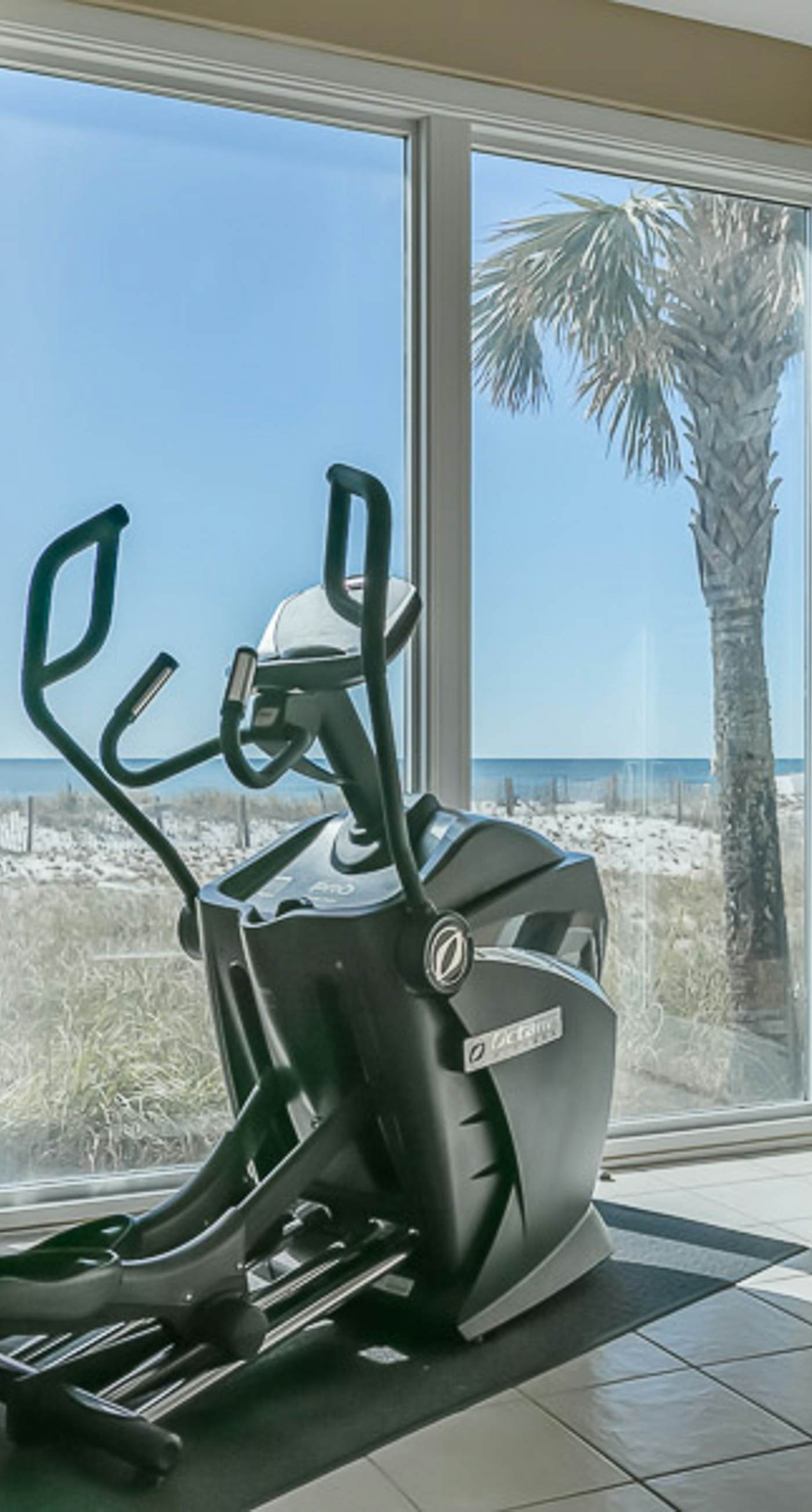 Coastal Condo w/ Balcony & Shared Pools/Hot Tubs/Gym and Gulf views