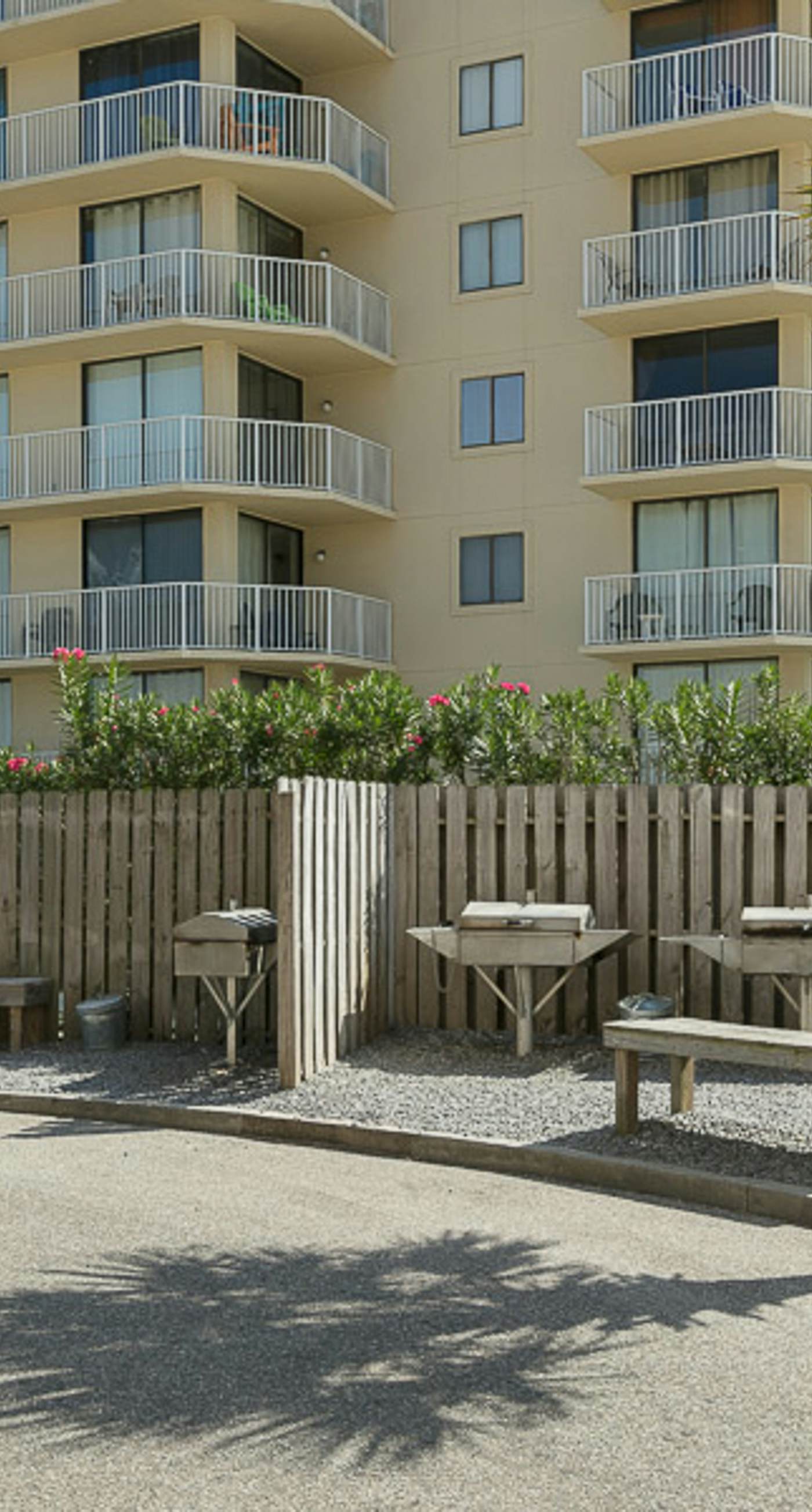 Coastal Condo w/ Balcony & Shared Pools/Hot Tubs/Gym and Gulf views