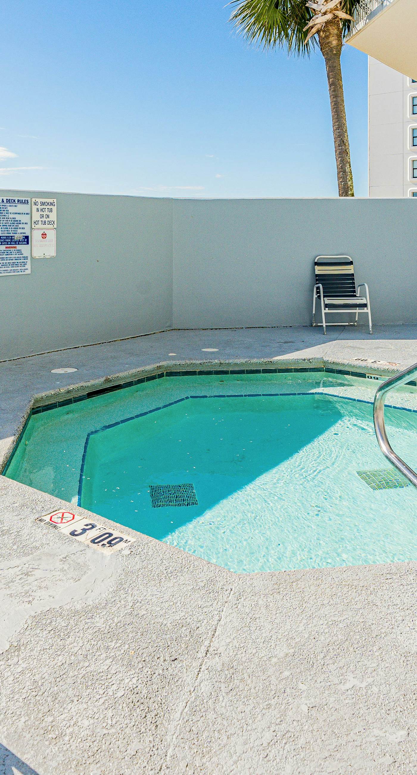 Coastal Condo w/ Balcony & Shared Pools/Hot Tubs/Gym and Gulf views