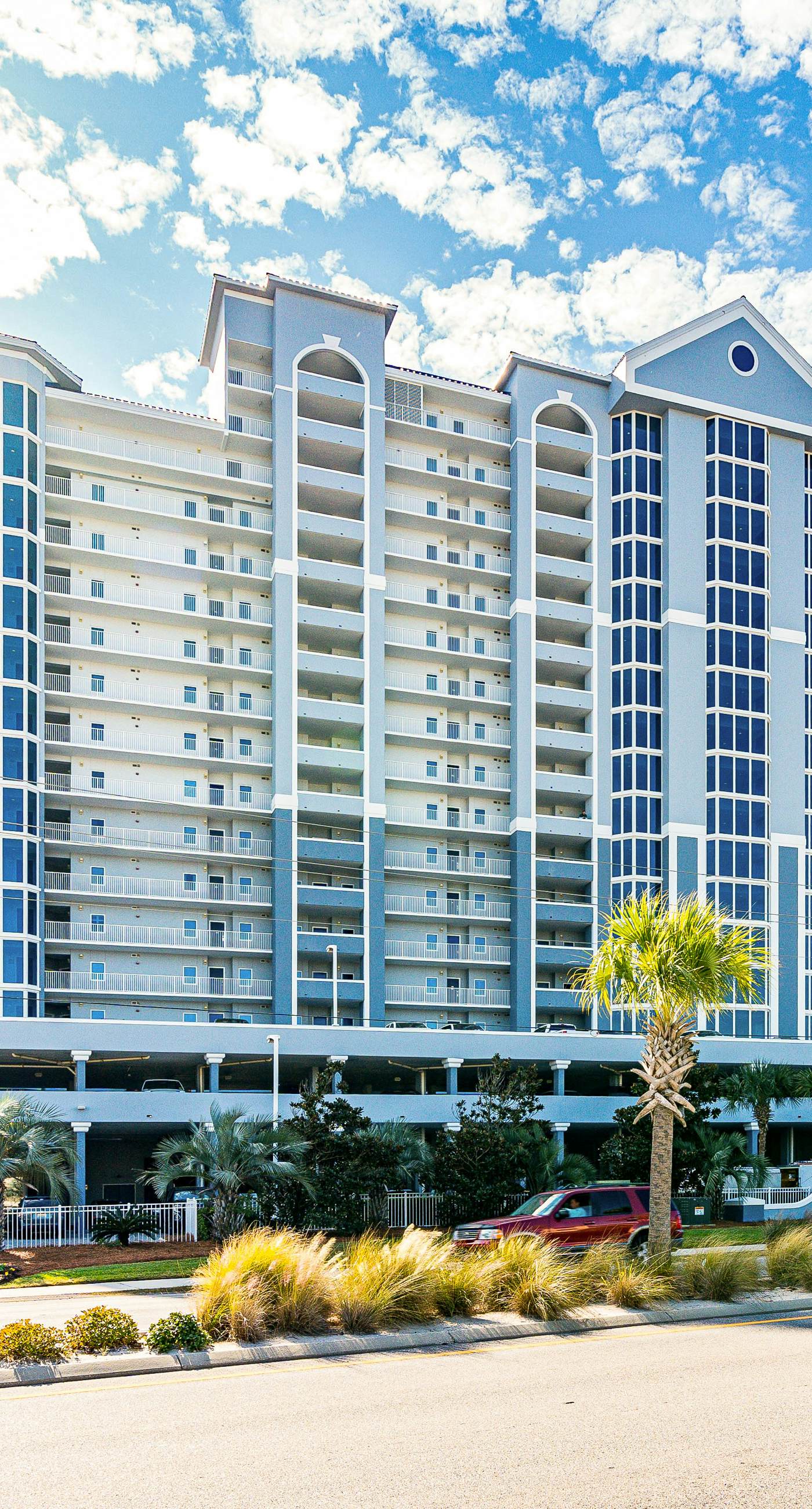 Coastal Condo w/ Balcony & Shared Pools/Hot Tubs/Gym and Gulf views