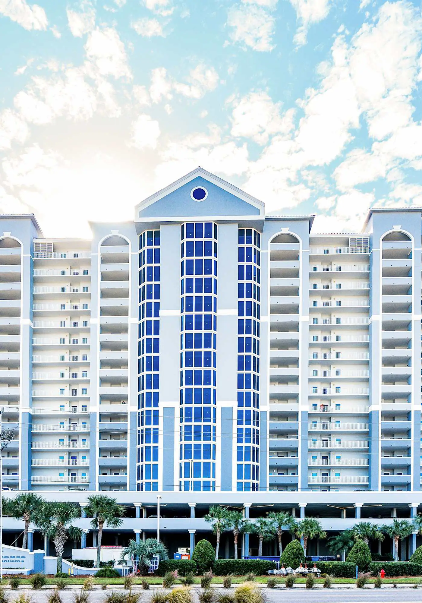 Coastal Condo w Balcony & Shared Pools, Hot Tubs, Gym and Gulf views