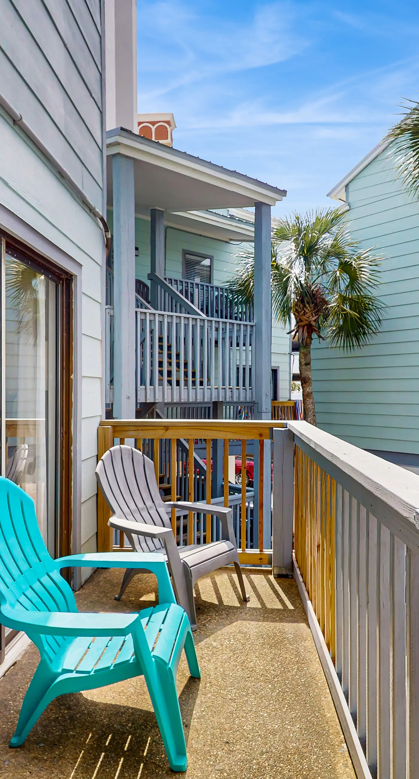 Second Floor Condo with Shared Pool, Fast WiFi, Central AC, and Full Kitchen