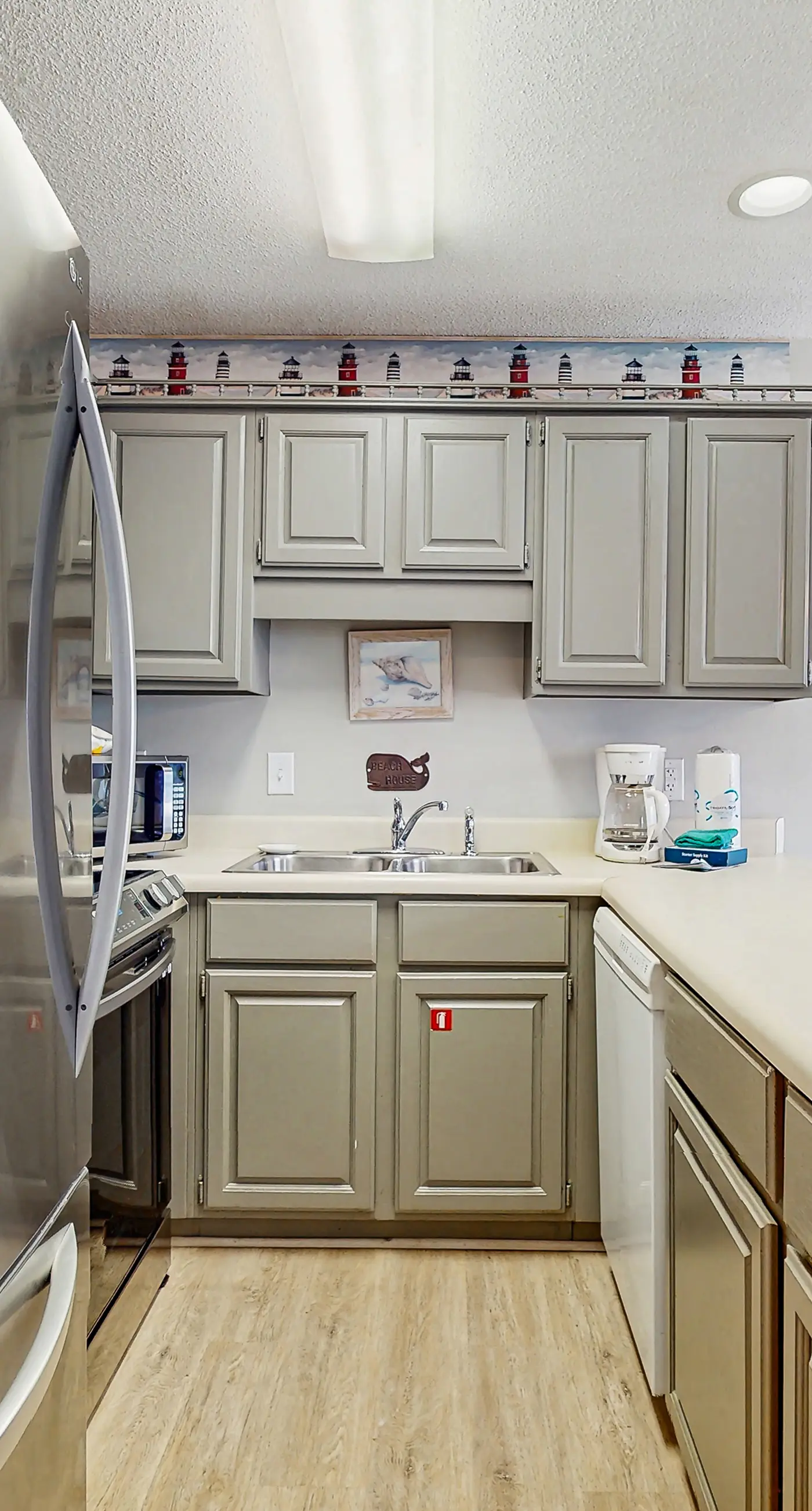 Second Floor Condo with Shared Pool, Fast WiFi, Central AC, and Full Kitchen